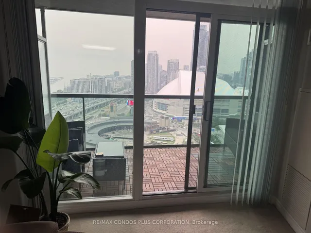 30 GRAND TRUNK Cres #3712, Toronto 3