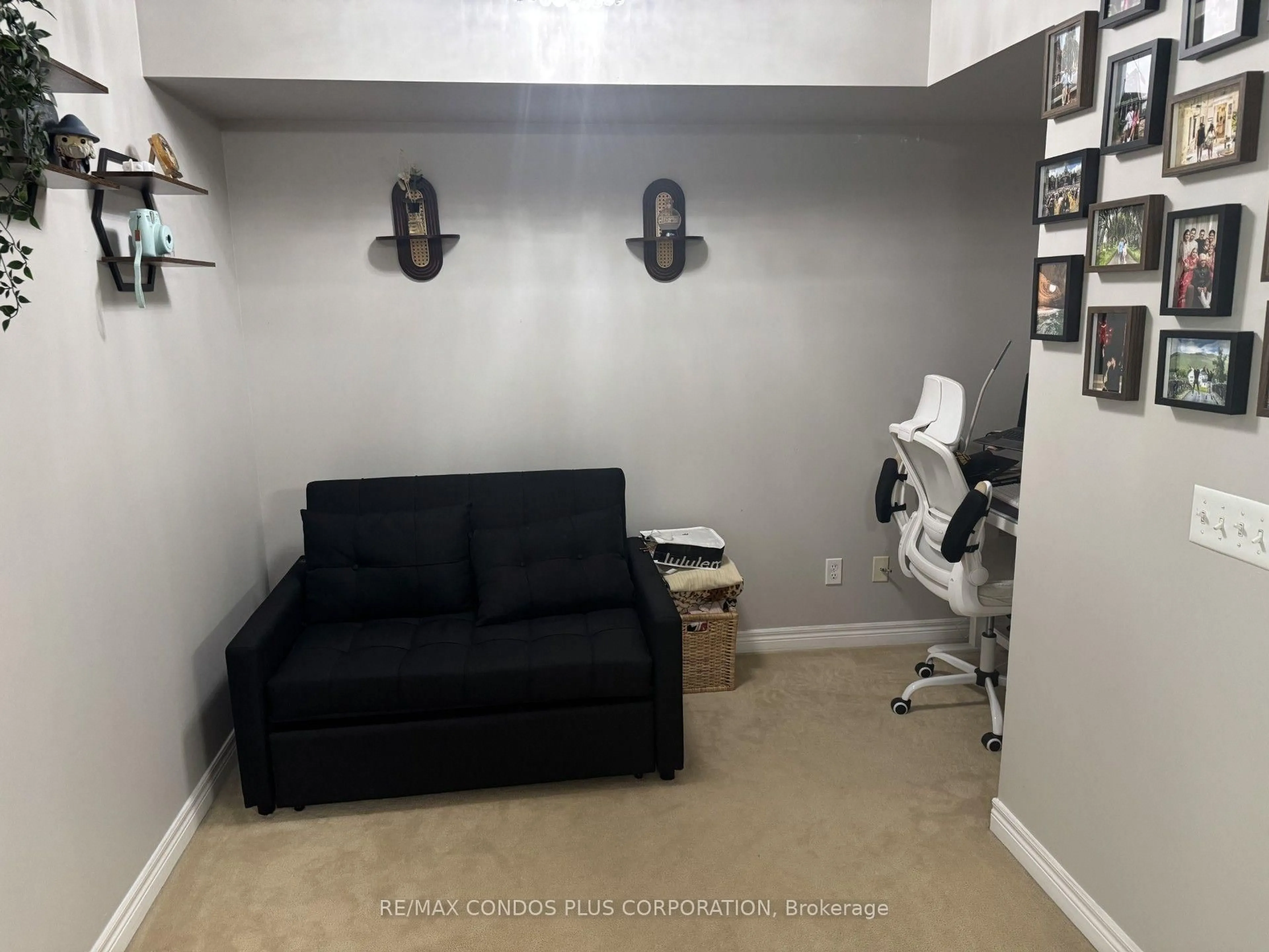 A pic of a room for 30 GRAND TRUNK Cres #3712, Toronto Ontario M5J 3A4