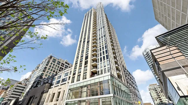 10 Bellair St #802, Toronto 5