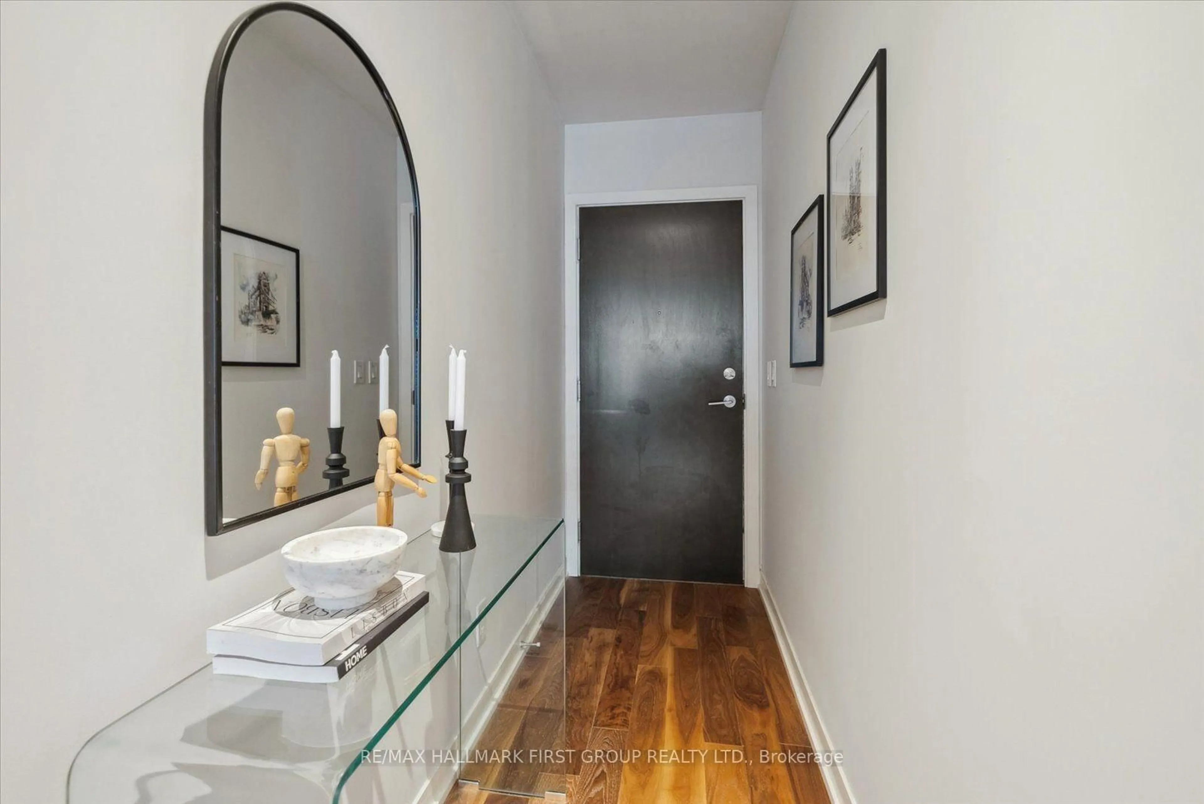 Indoor entryway for 8 Gladstone Ave #602, Toronto Ontario M6J 0B3