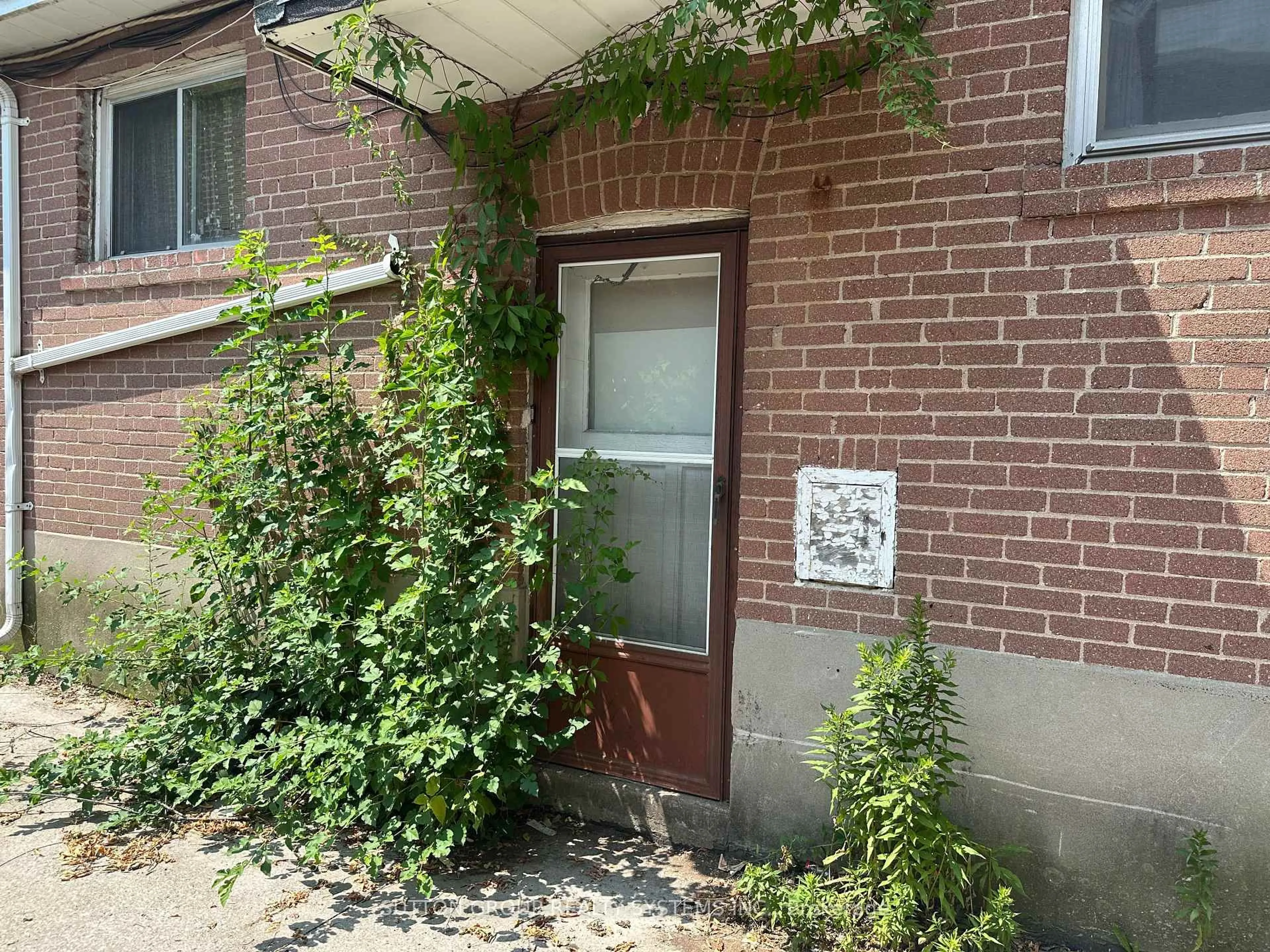 Indoor entryway for 89 Reiner Rd, Toronto Ontario M3H 2L4
