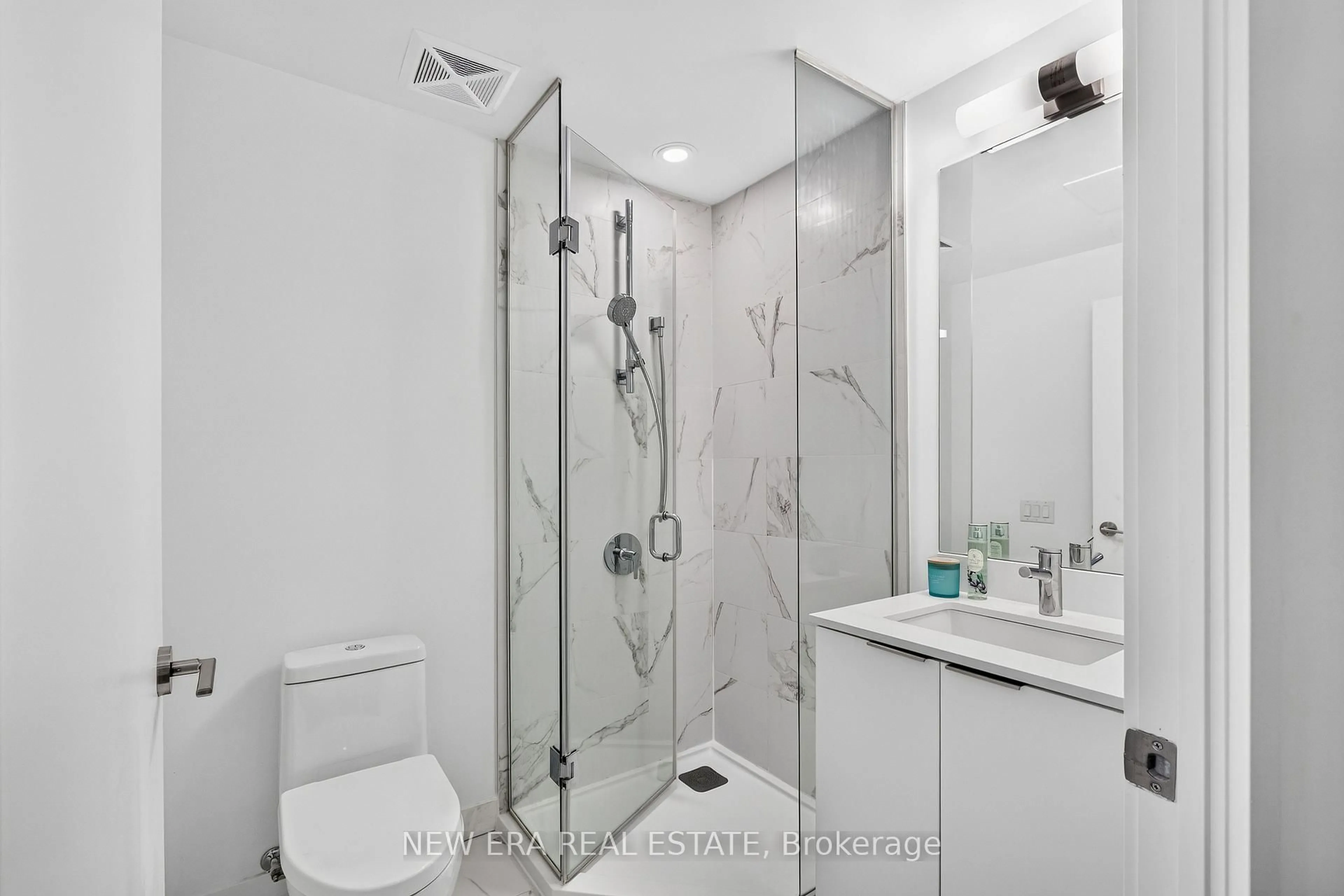 Standard bathroom, ceramic/tile floor for 7 Golden Lion Hts #N433, Toronto Ontario M6R 2J3