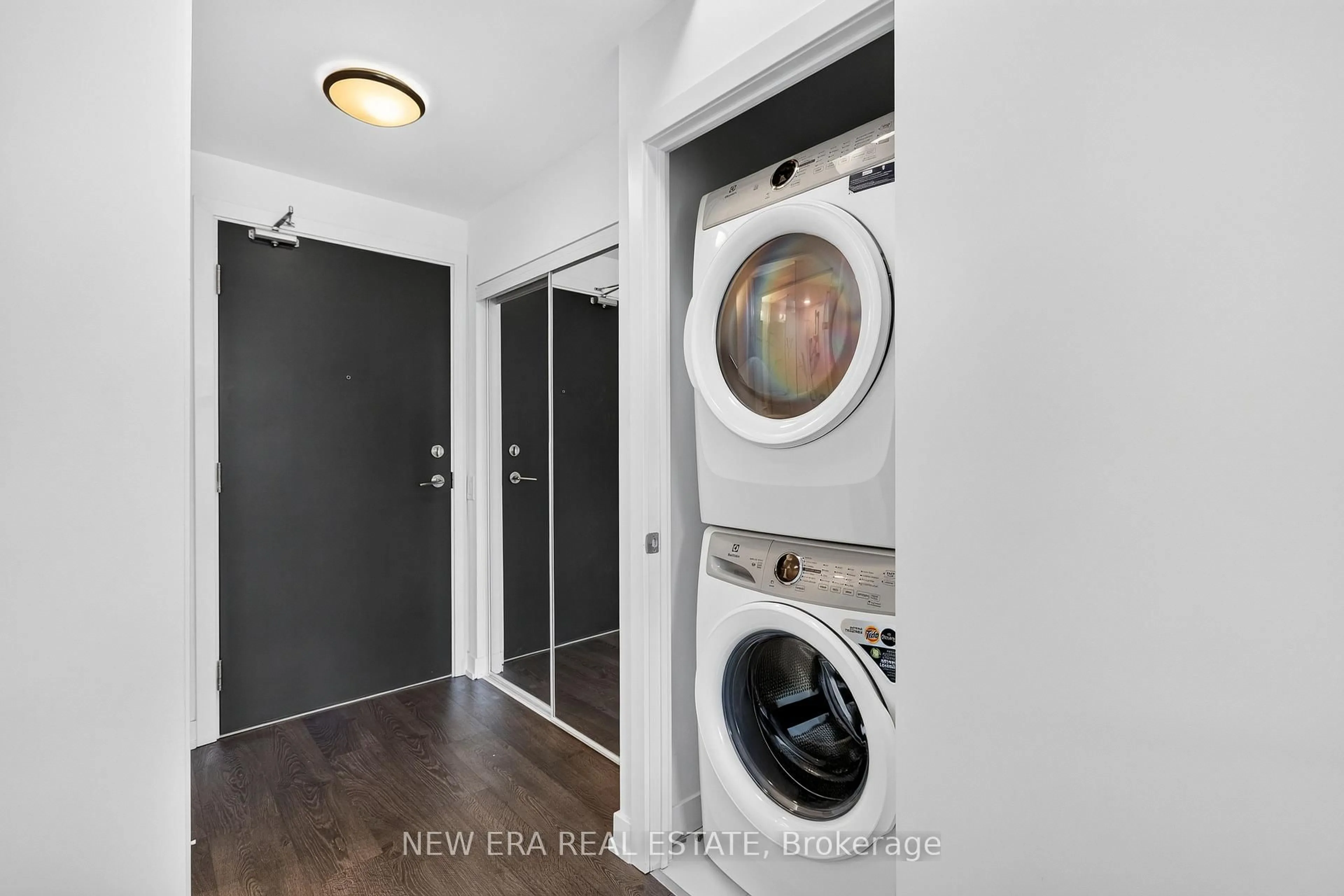 Laundry room for 7 Golden Lion Hts #N433, Toronto Ontario M6R 2J3