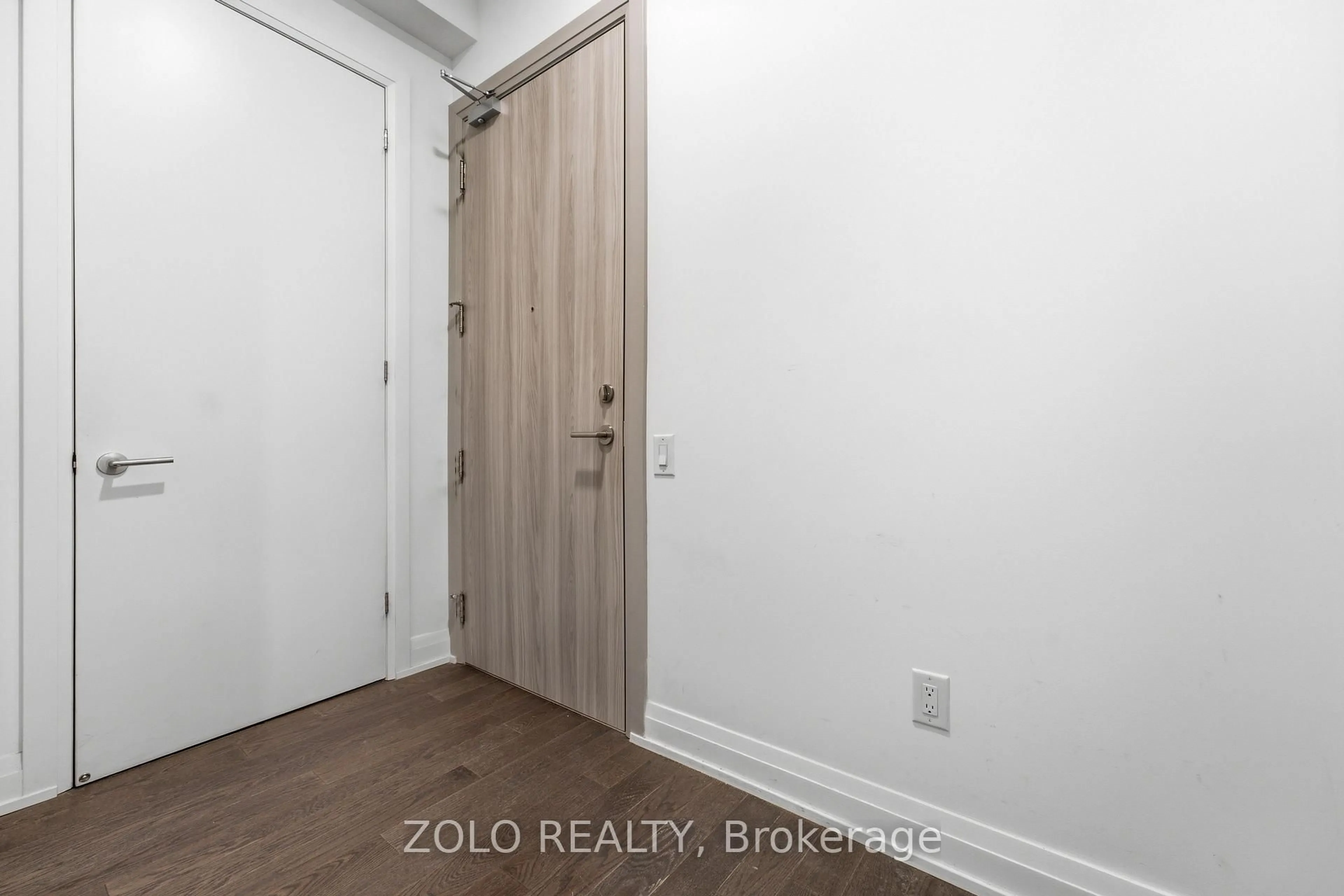 Indoor entryway for 75 Canterbury Pl #PH303, Toronto Ontario M2N 0L2
