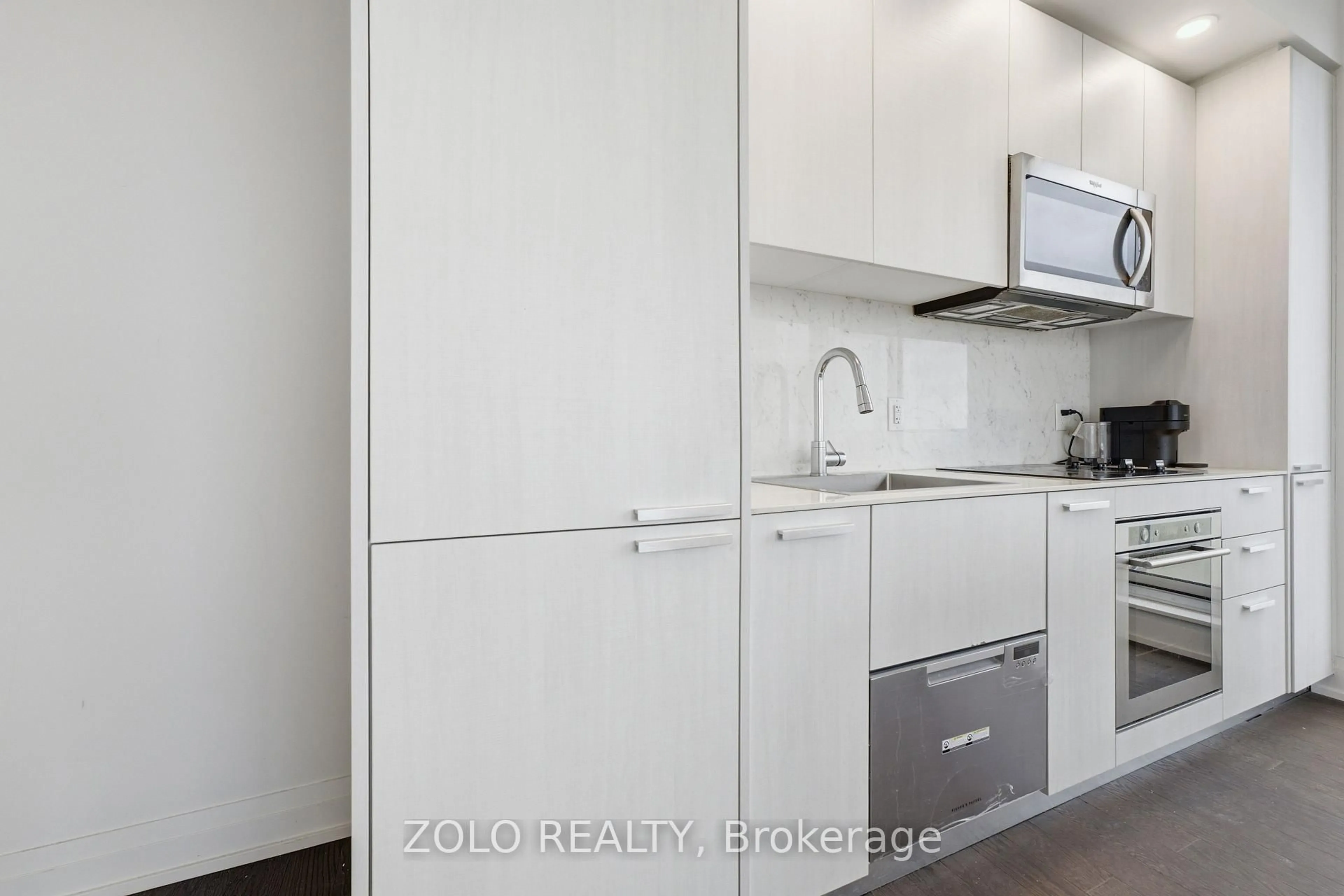 Standard kitchen, unknown for 75 Canterbury Pl #PH303, Toronto Ontario M2N 0L2