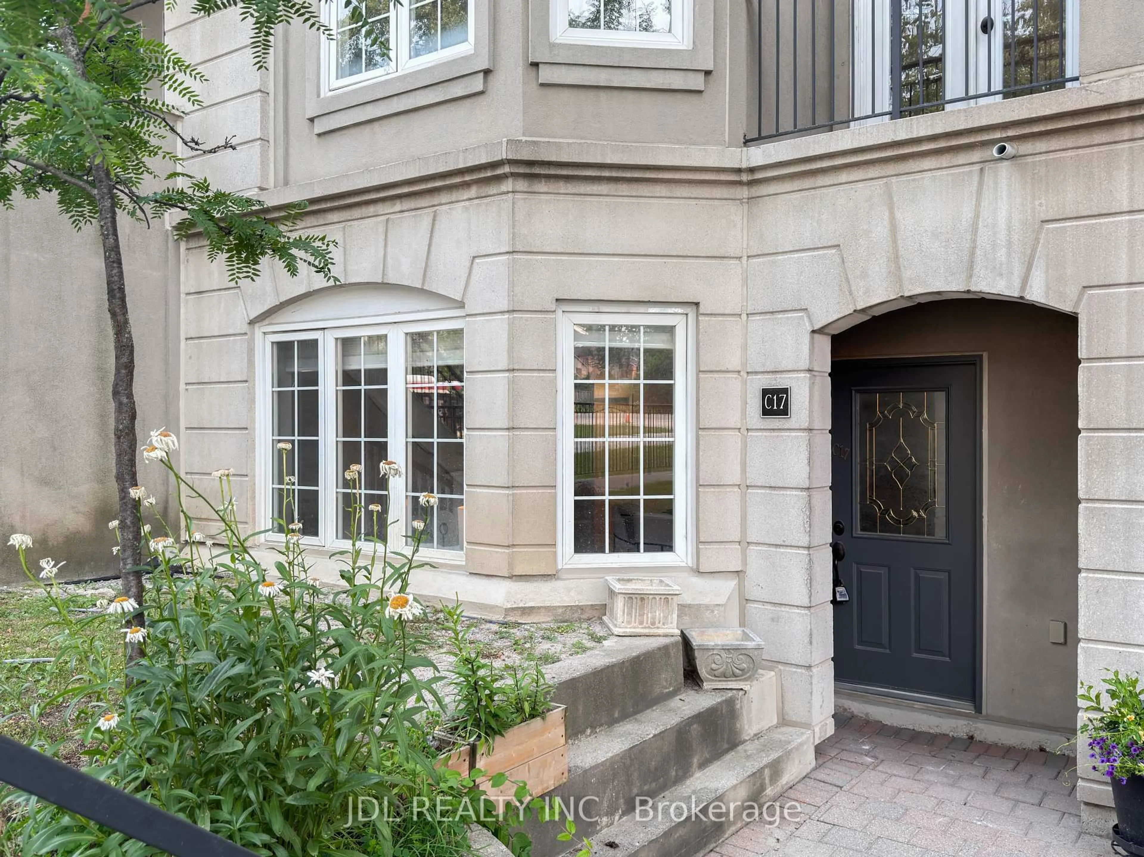 Indoor entryway for 108 Finch Ave #C17, Toronto Ontario M2N 6W6