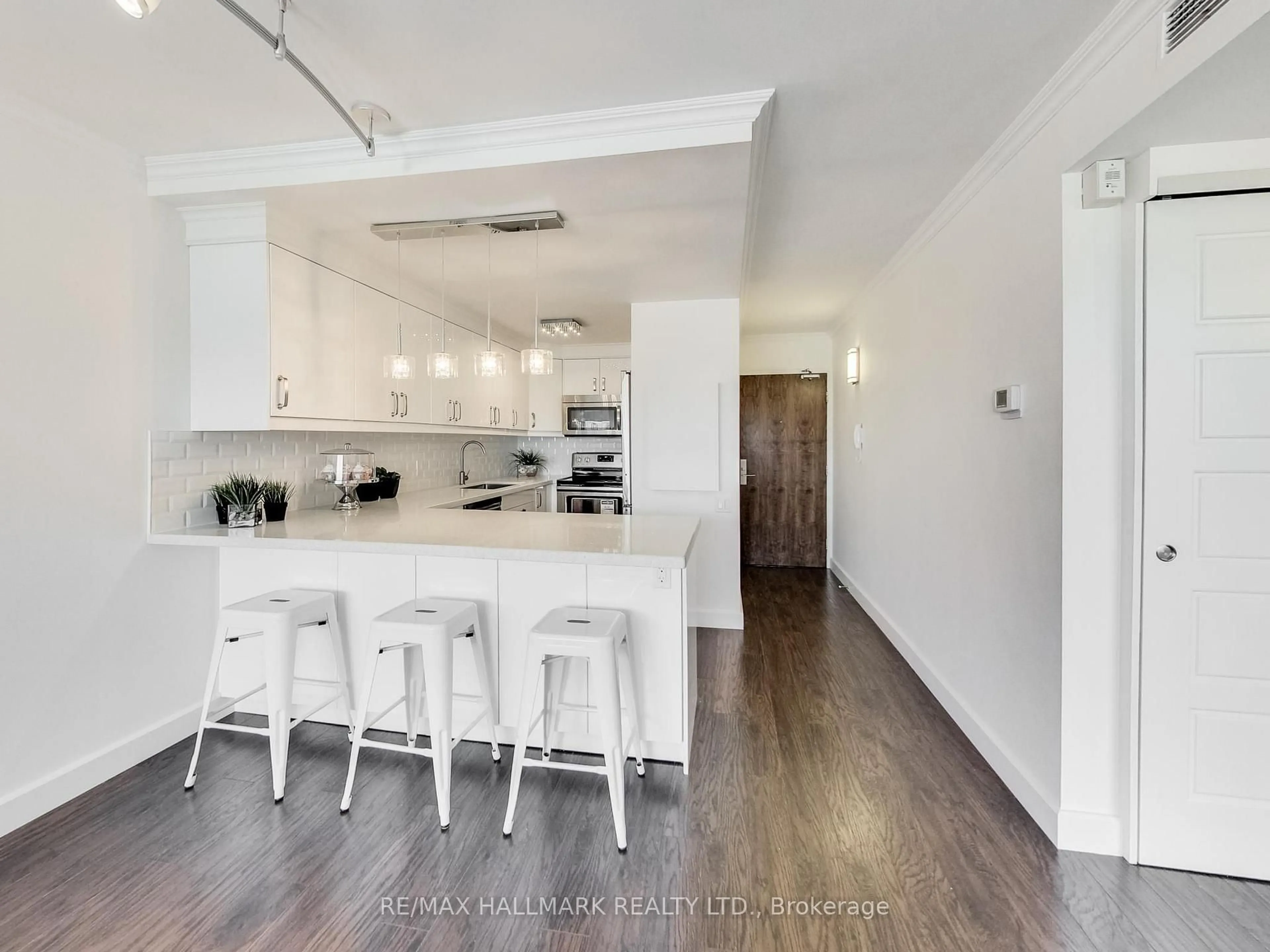 Open concept kitchen, unknown for 914 Yonge St #1509, Toronto Ontario M4W 3C8
