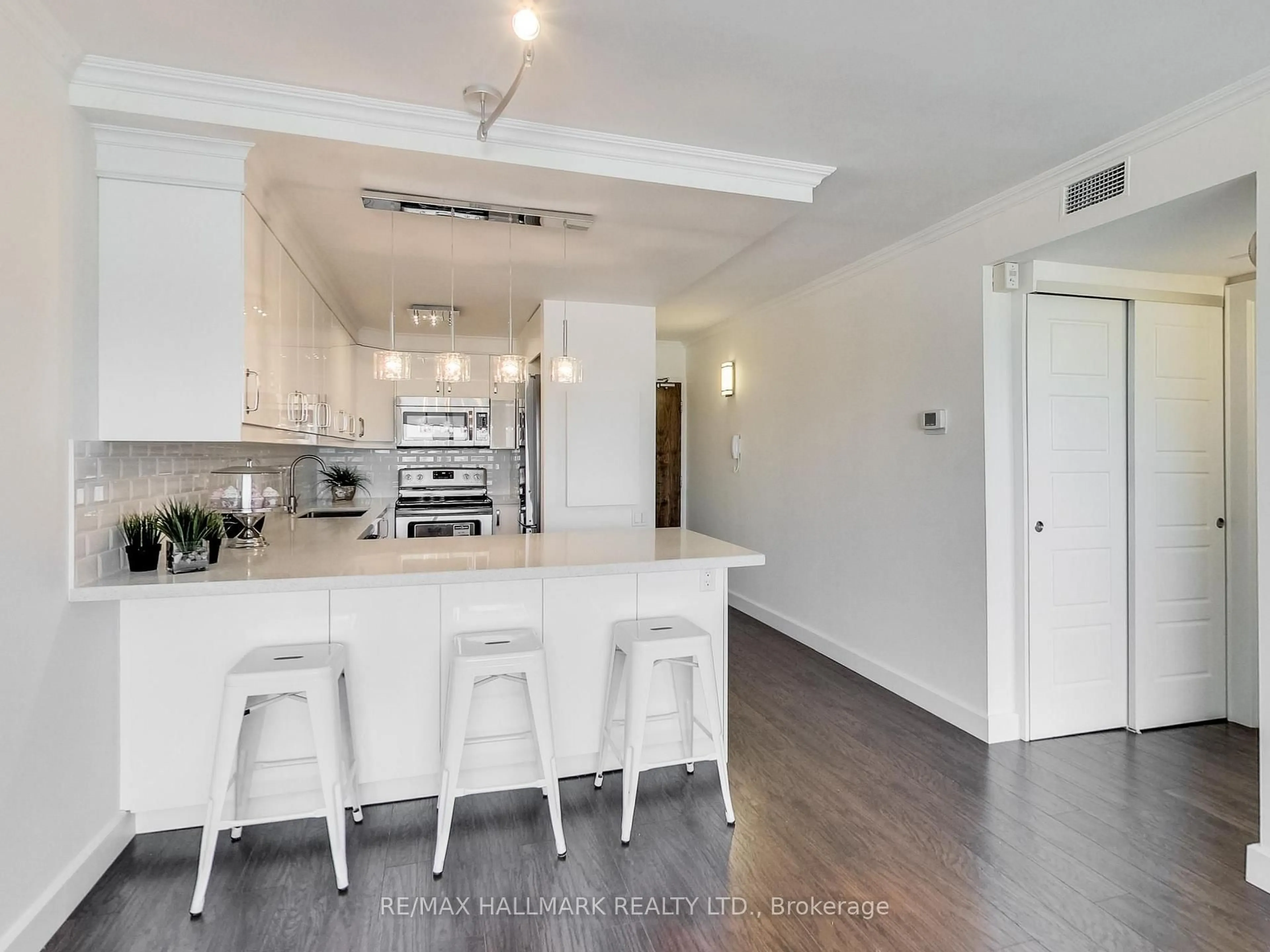 Open concept kitchen, unknown for 914 Yonge St #1509, Toronto Ontario M4W 3C8