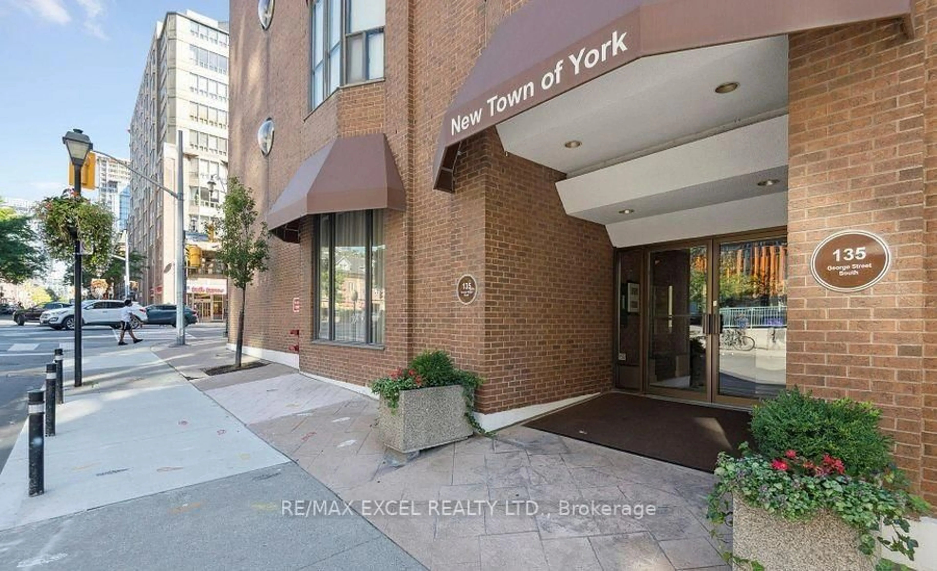 Indoor foyer for 135 George St #603, Toronto Ontario M5A 4E8