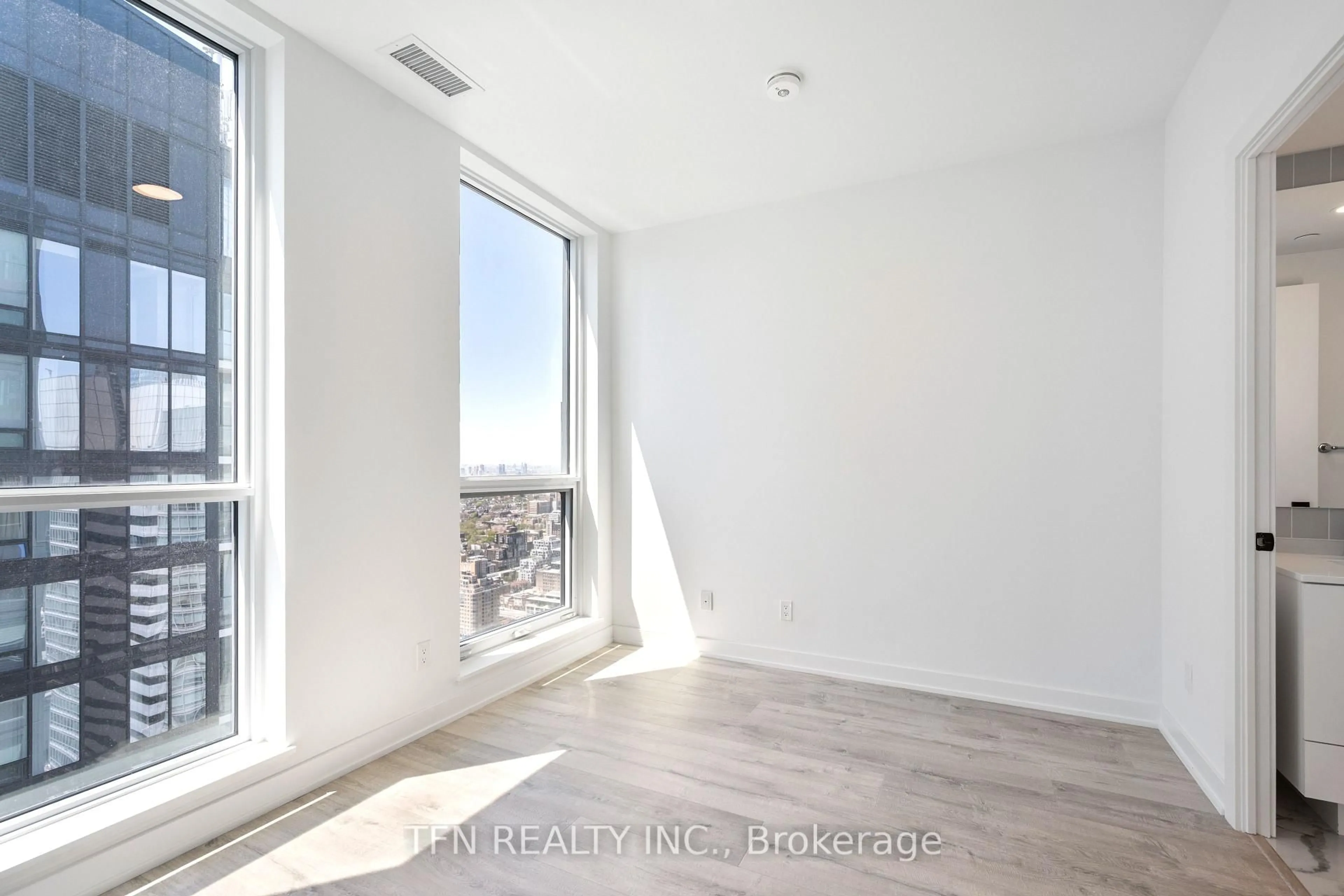 A pic of a room for 327 King St #4704, Toronto Ontario M5A 0Y5