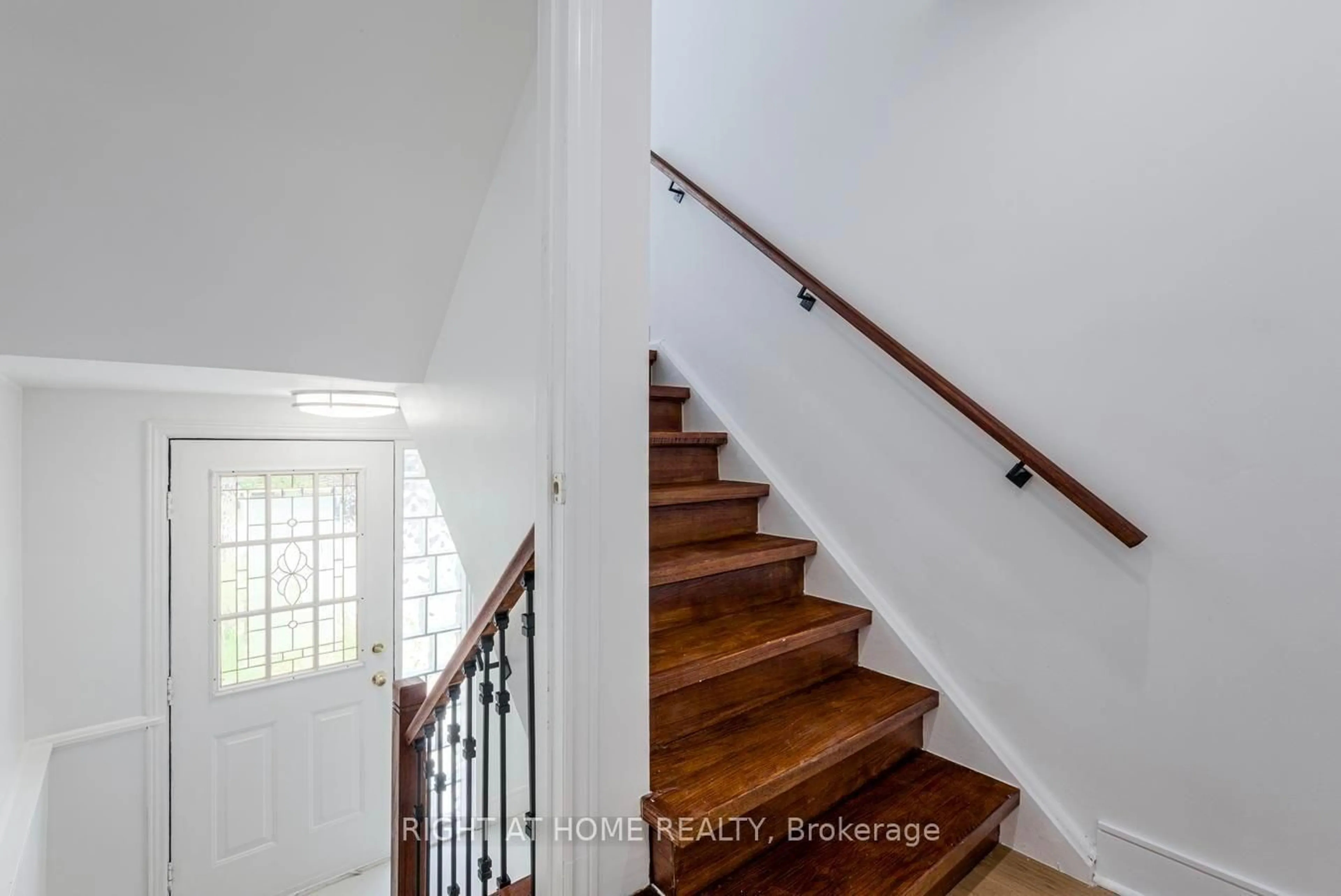 Stairs for 48 Daleside Cres, Toronto Ontario M4A 2H6