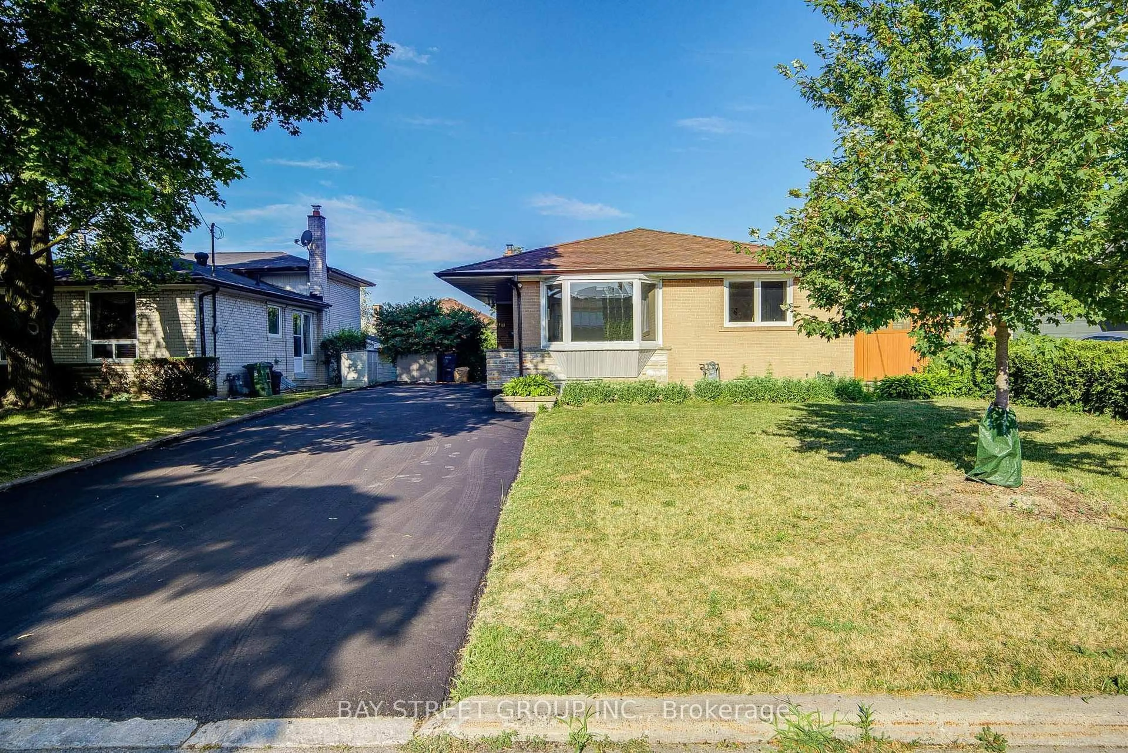 A pic from outside/outdoor area/front of a property/back of a property/a pic from drone, street for 60 Warner Ave, Toronto Ontario M4A 1Z4