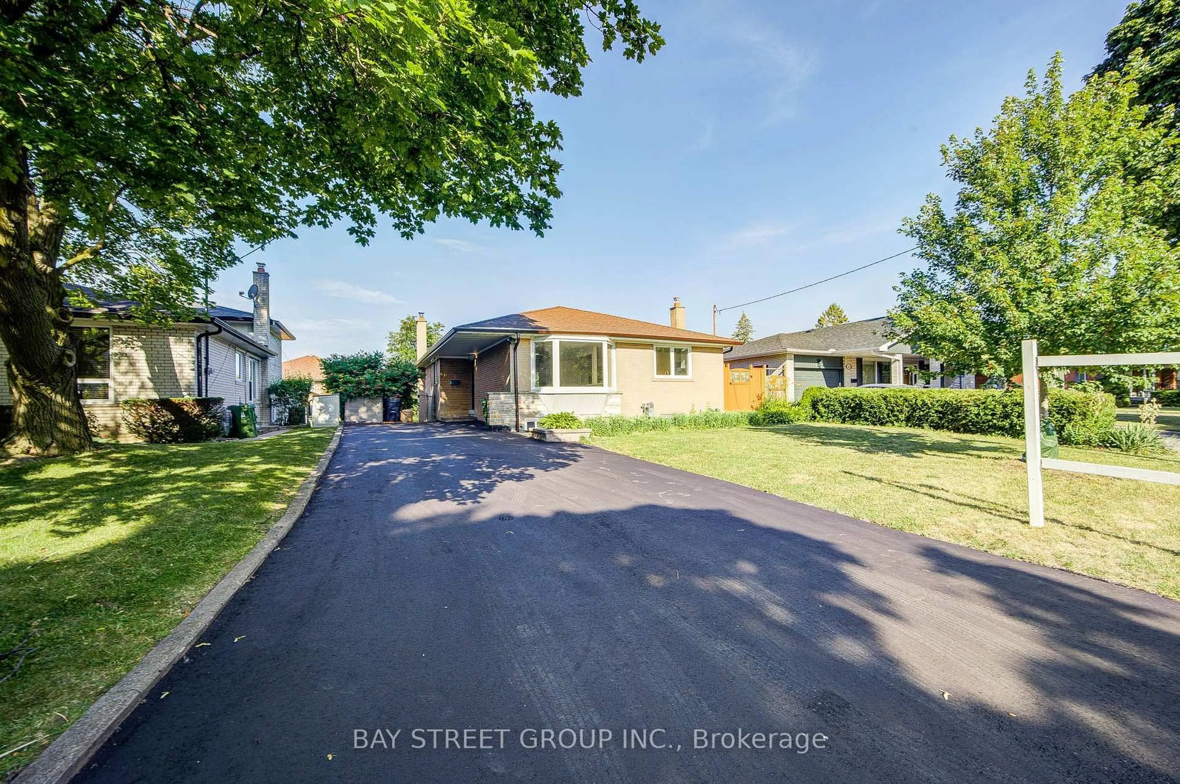 A pic from outside/outdoor area/front of a property/back of a property/a pic from drone, street for 60 Warner Ave, Toronto Ontario M4A 1Z4