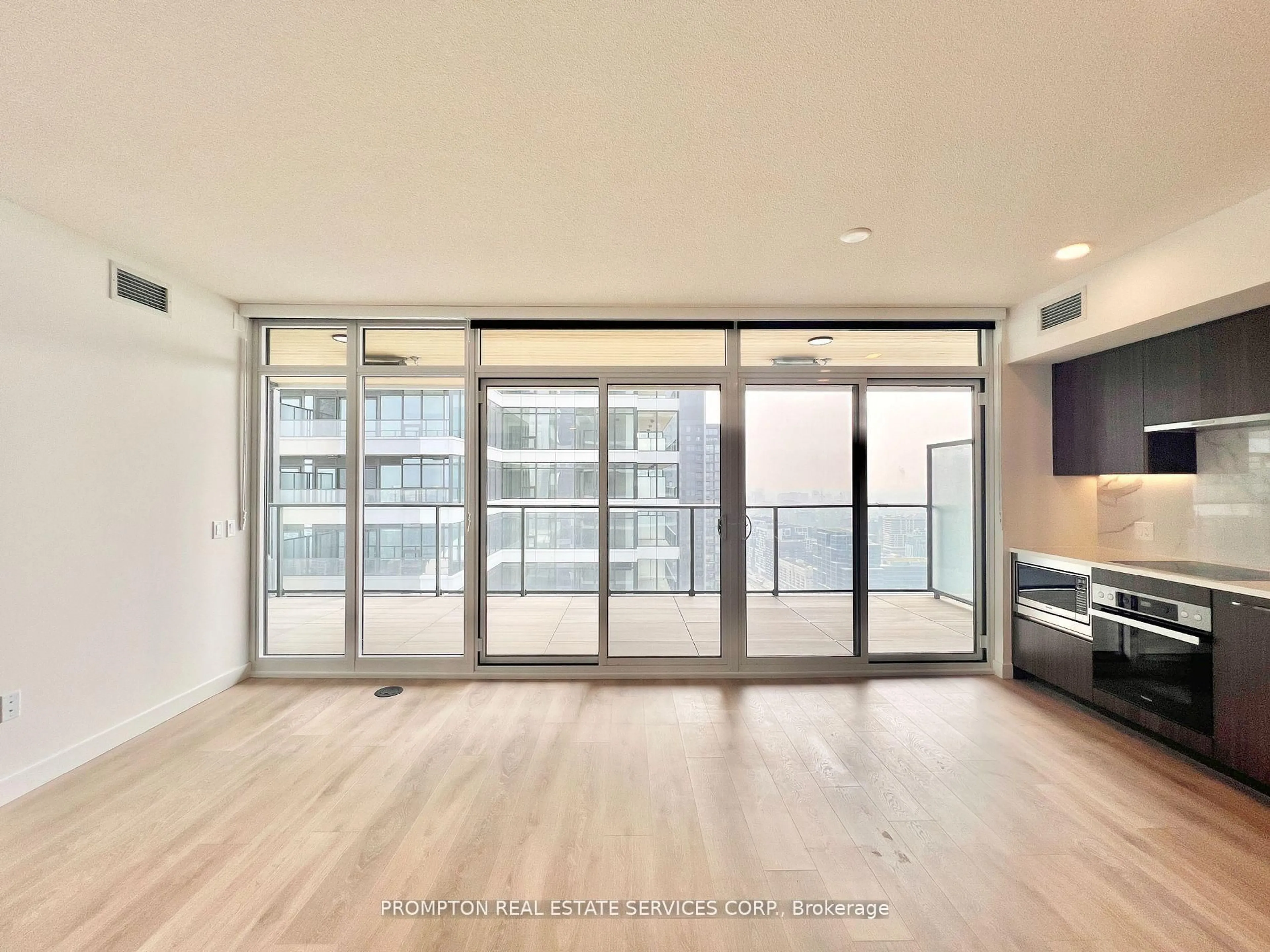 Unknown for 1 Concord cityplace Way #4210, Toronto Ontario M5V 0X3