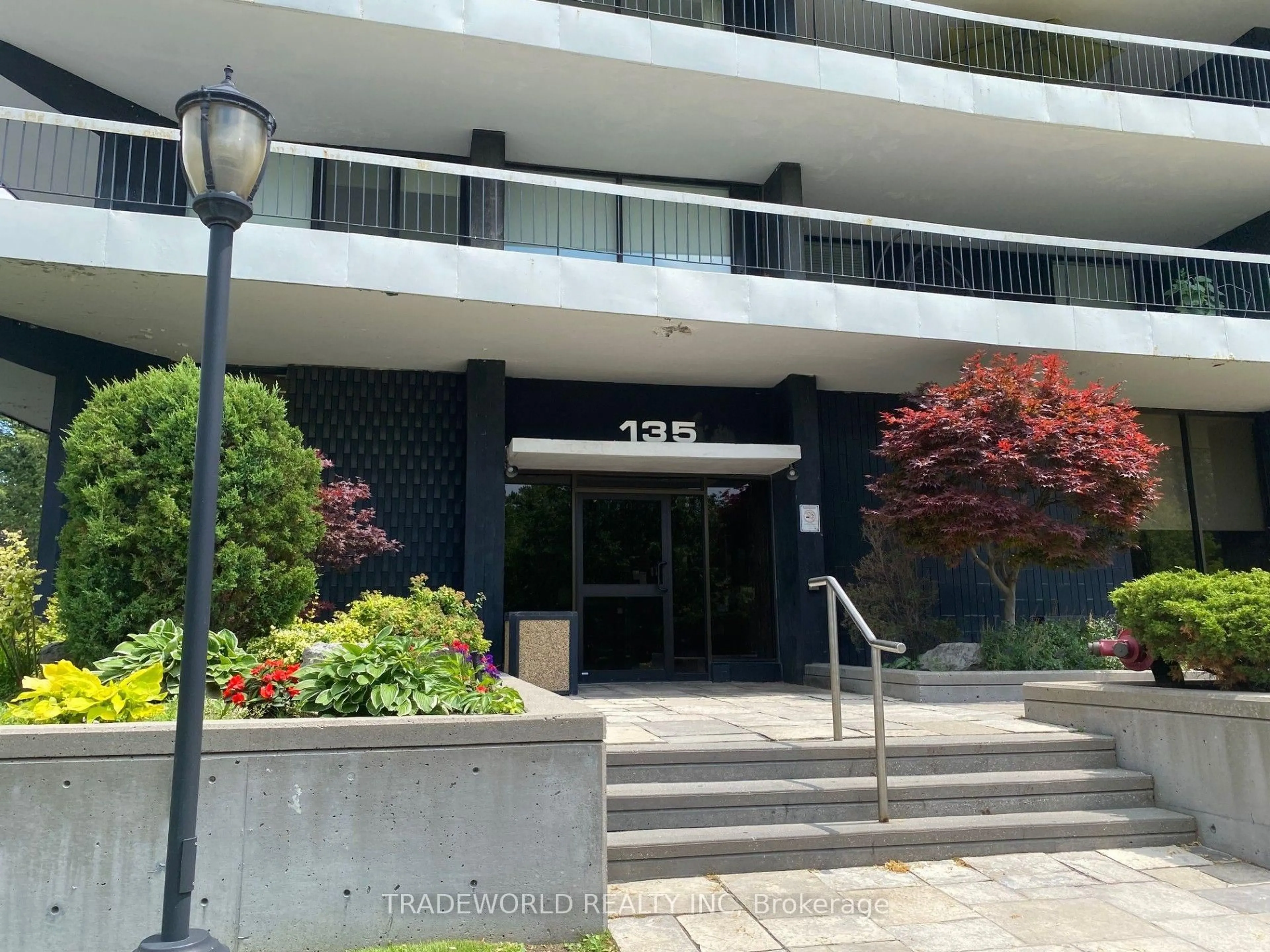 Indoor foyer for 135 Antibes Dr #1506, Toronto Ontario M2R 2Z1