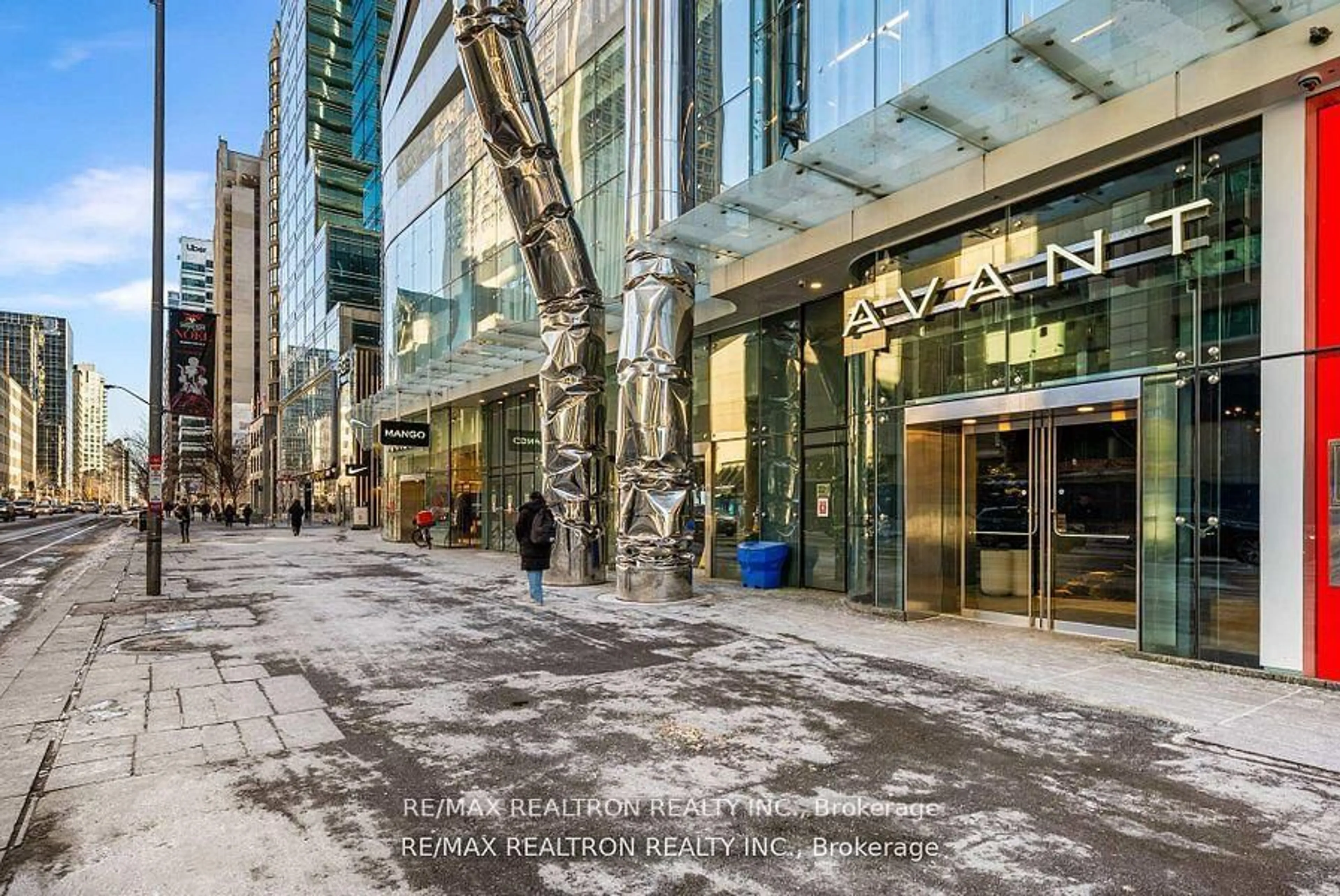 Lobby for 1 Bloor St #6010, Toronto Ontario M4W 0A8