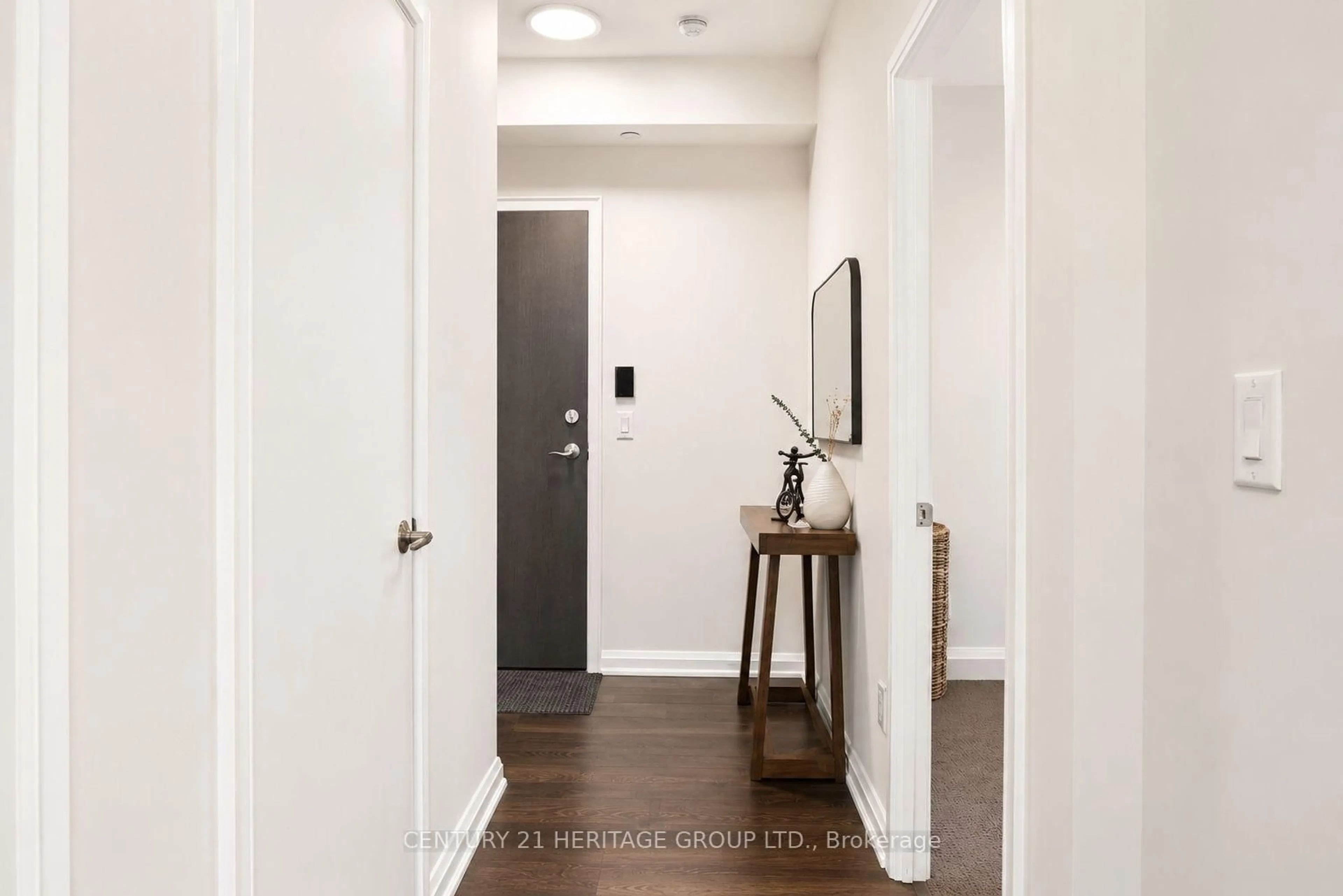 Indoor entryway for 11 Bogert Ave #708, Toronto Ontario M2N 0H4