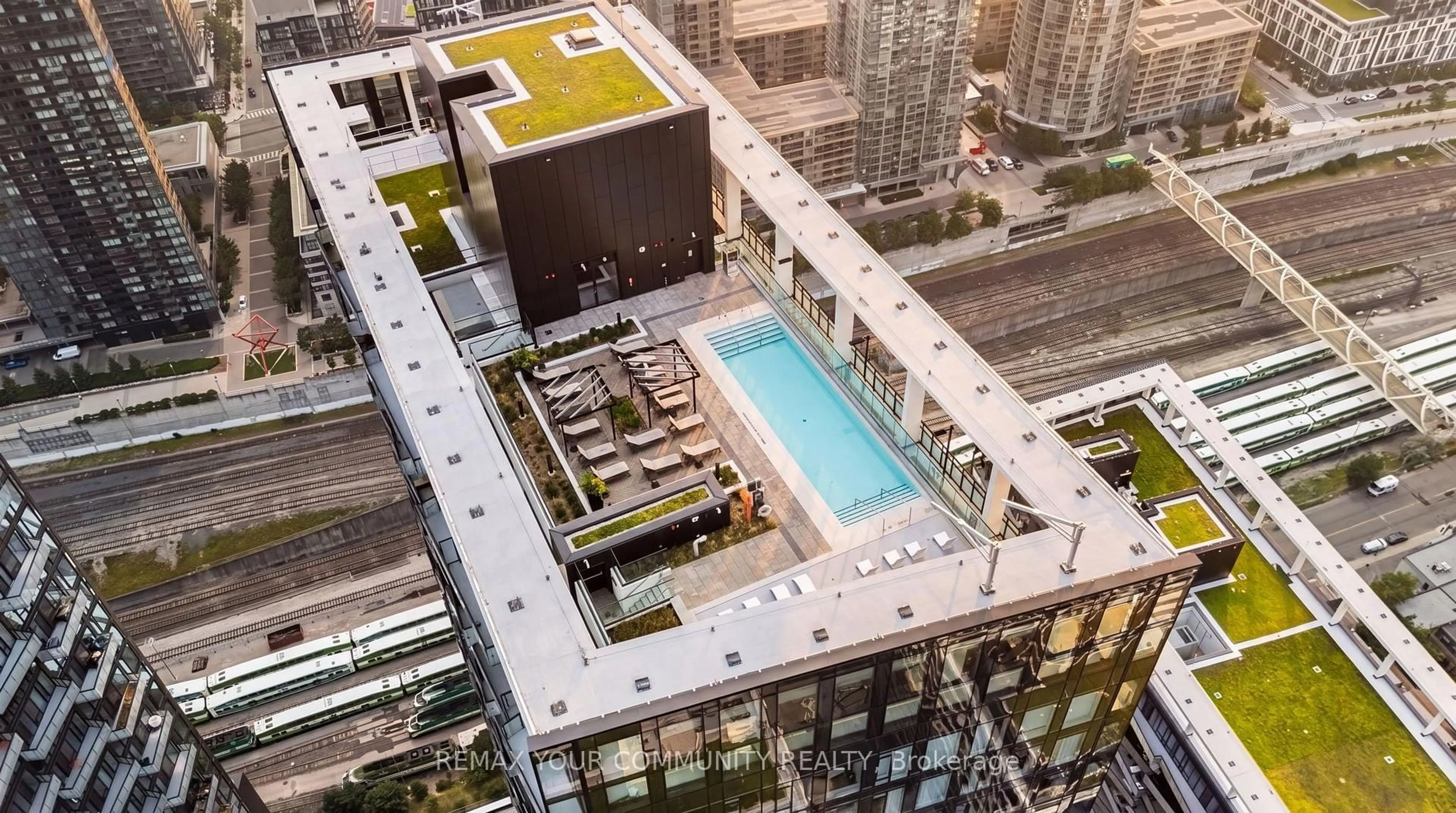 Pool for 470 Front St #2015, Toronto Ontario M5V 0V6