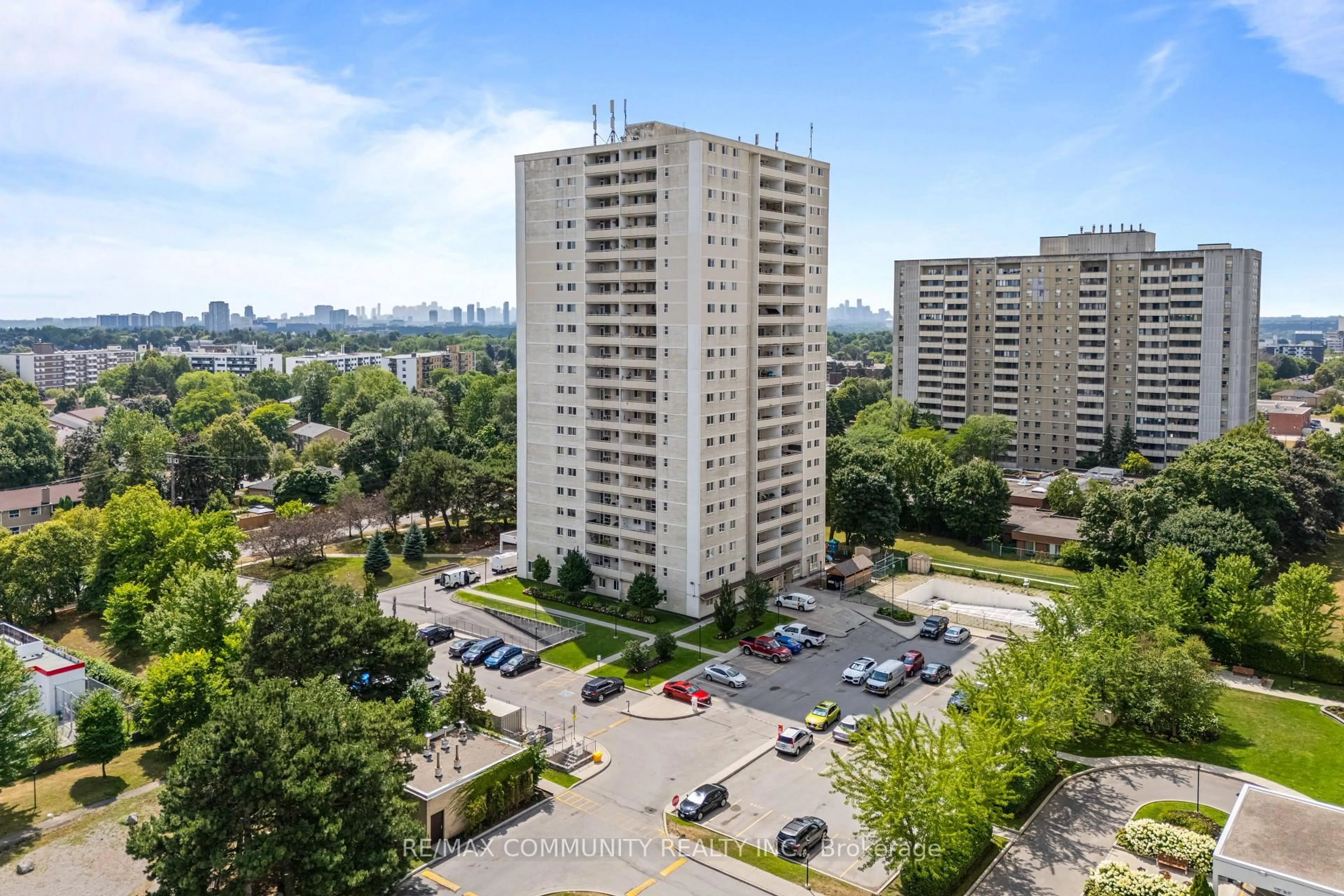 A pic from outside/outdoor area/front of a property/back of a property/a pic from drone, city buildings view from balcony for 1350 York Mills Rd #2205, Toronto Ontario M3A 2A1