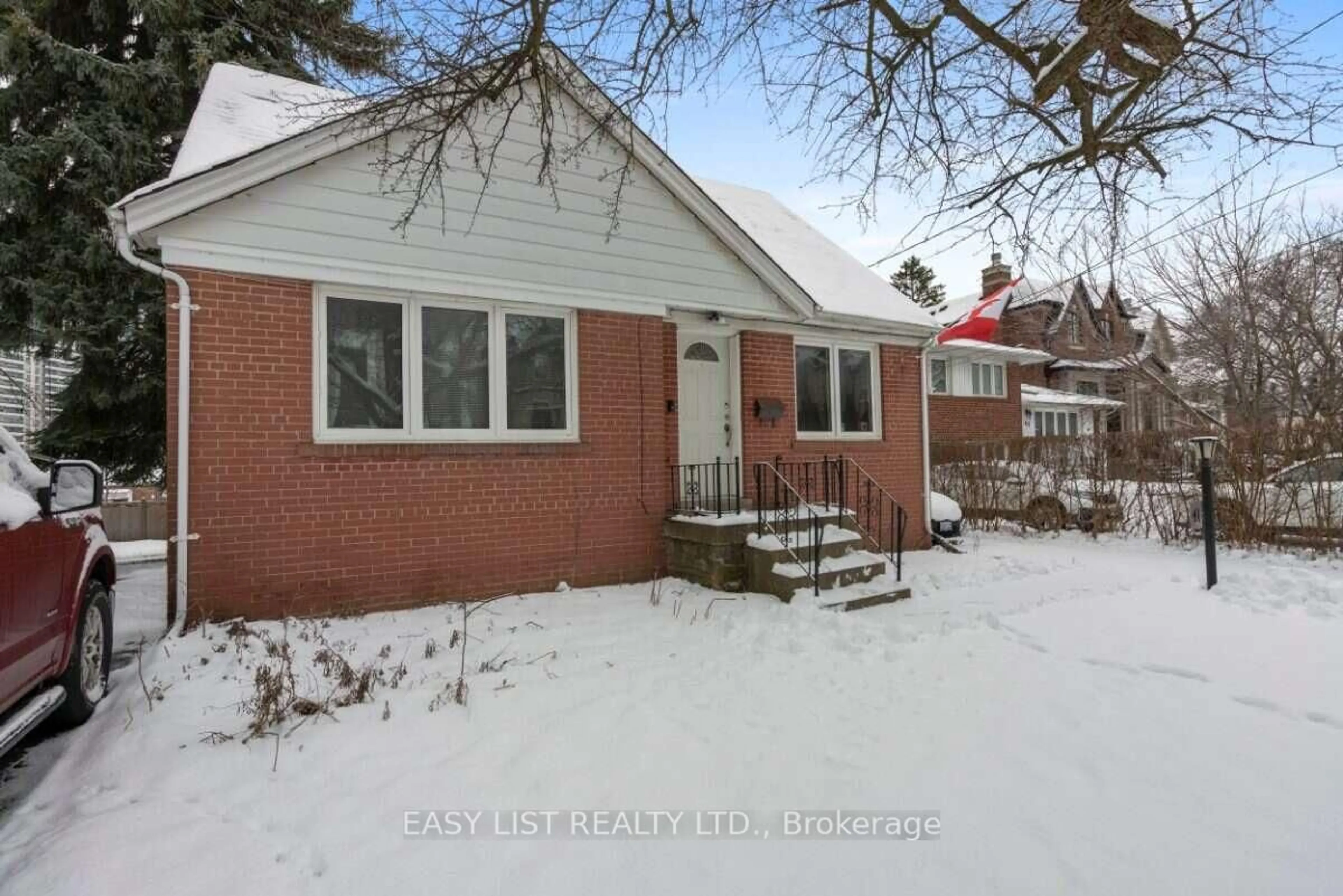 Home with brick exterior material, street for 39 Churchill Ave, Toronto Ontario M2N 1Y6