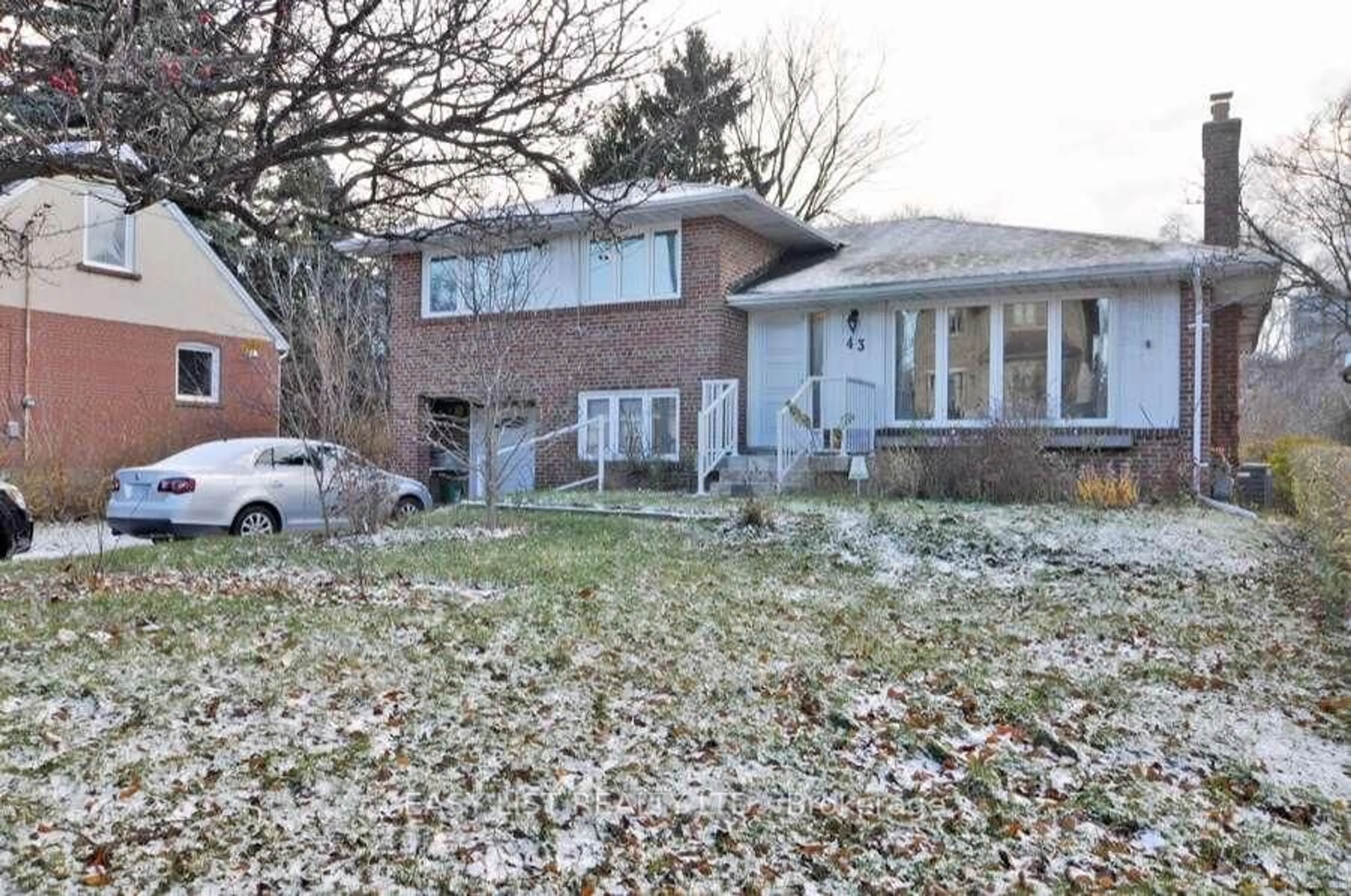 A pic from outside/outdoor area/front of a property/back of a property/a pic from drone, street for 43 Churchill Ave, Toronto Ontario M6J 2B5