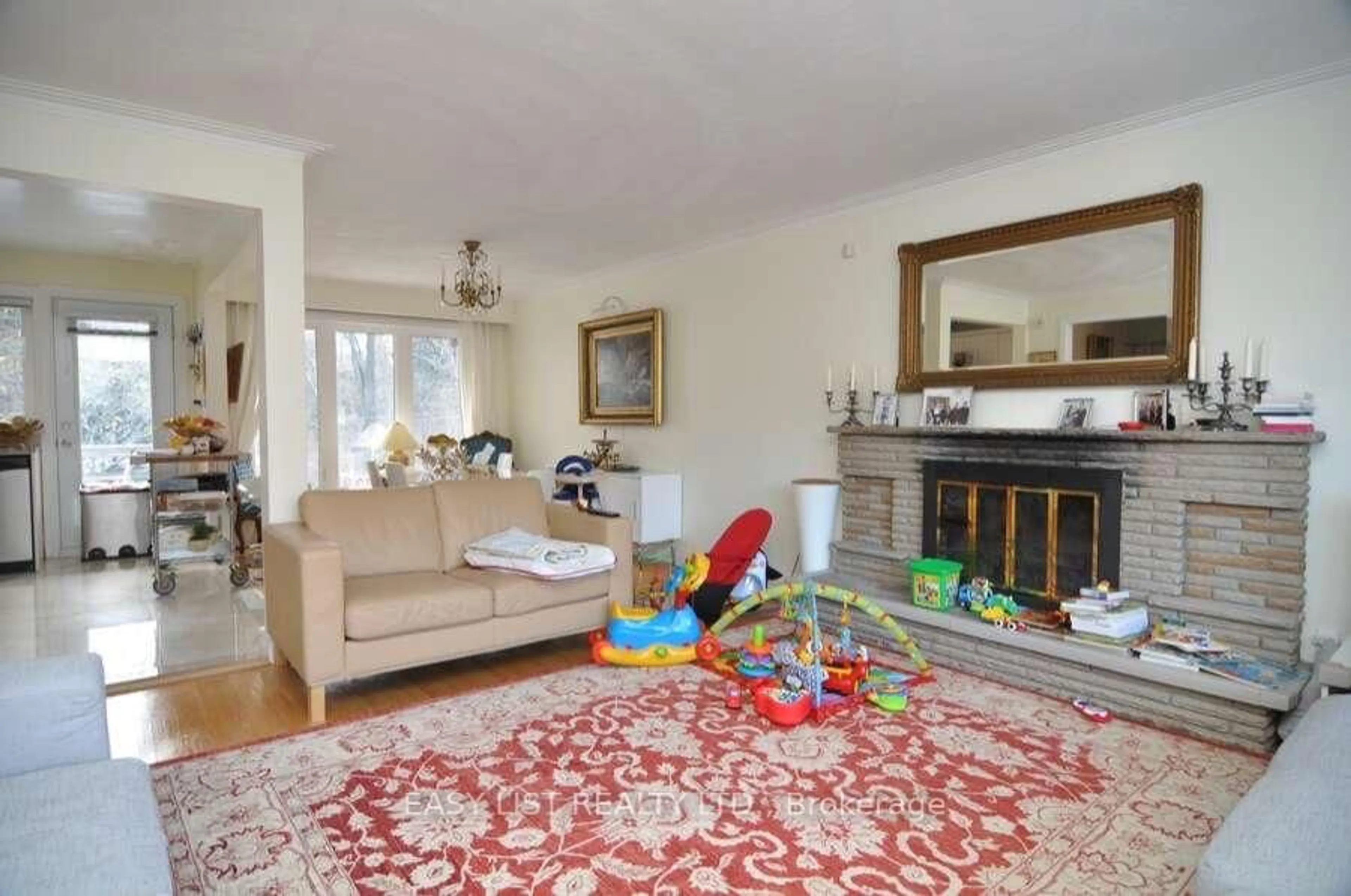 Living room with furniture, unknown for 43 Churchill Ave, Toronto Ontario M6J 2B5