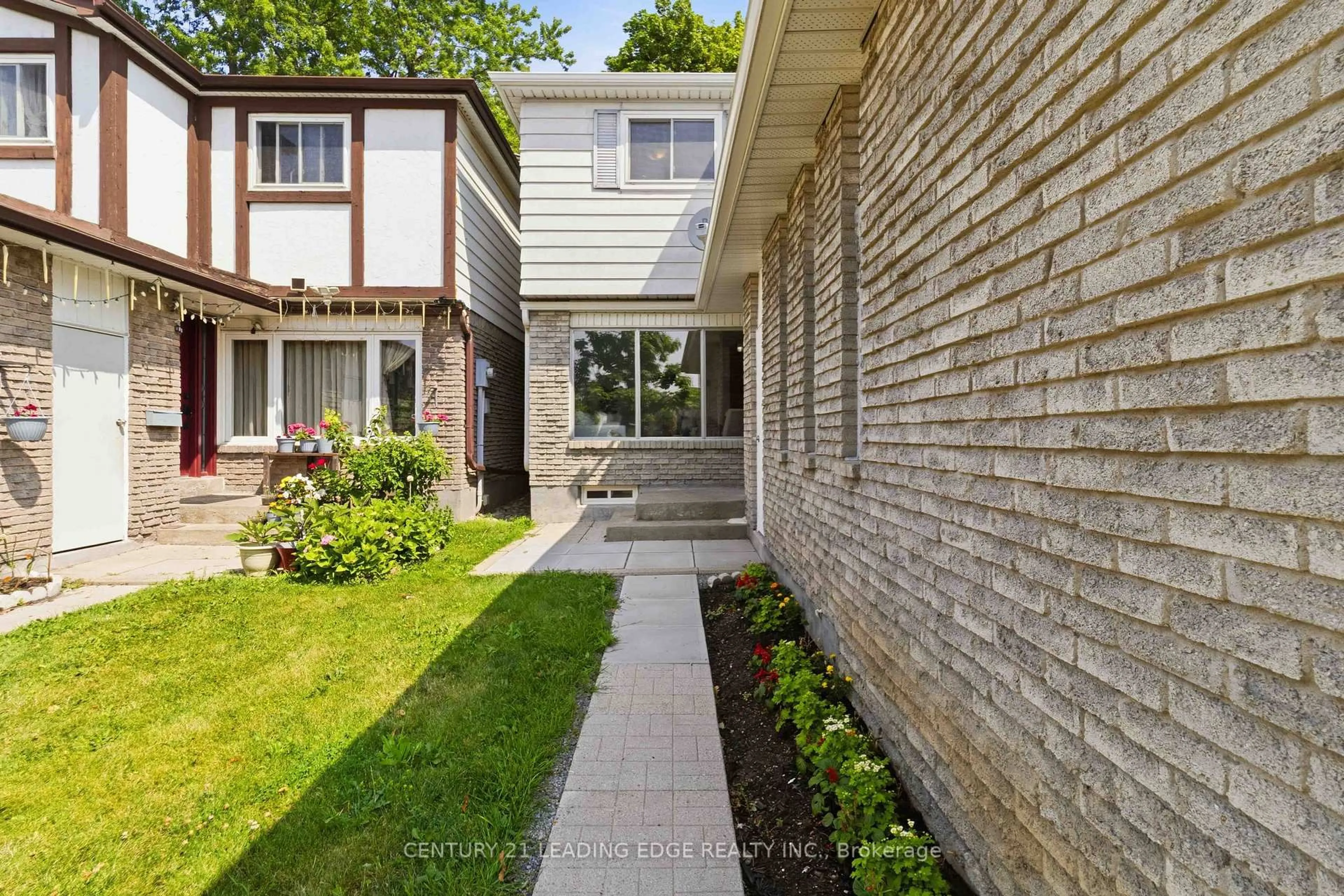 Home with brick exterior material, street for 27 Coach Liteway, Toronto Ontario M2R 3J8