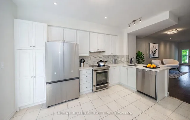 222 David Dunlap Circ, Toronto 5