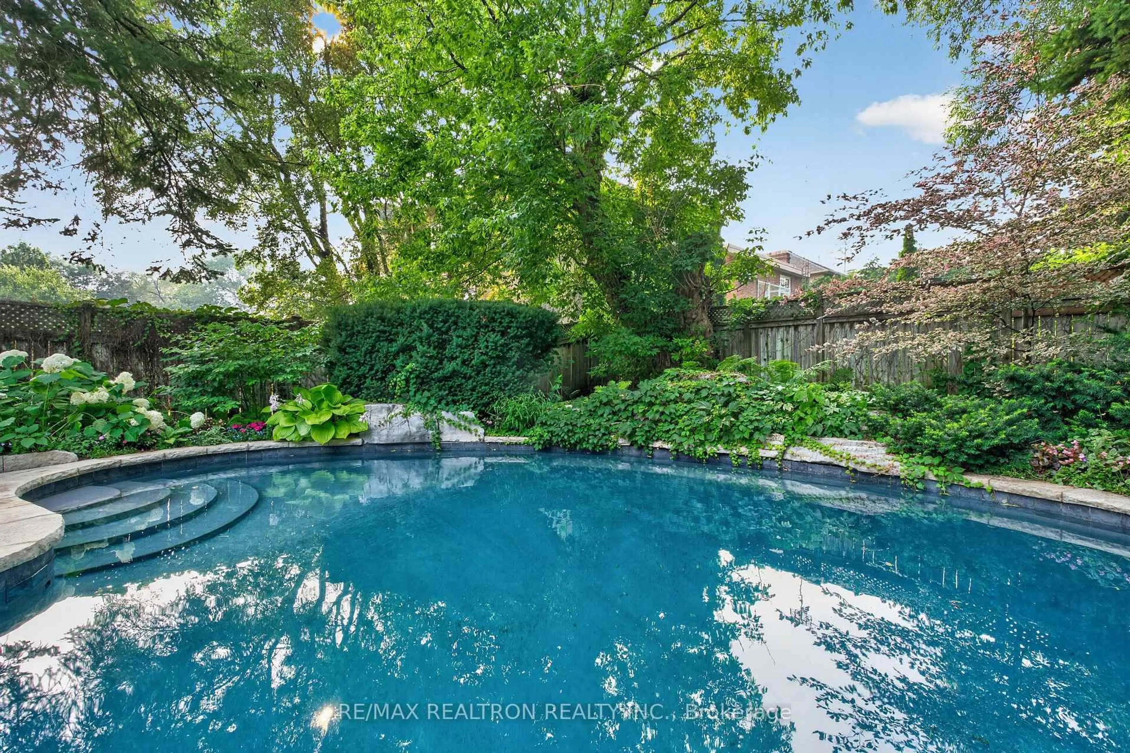 Pool for 462 Fairlawn Ave, Toronto Ontario M5M 1V1