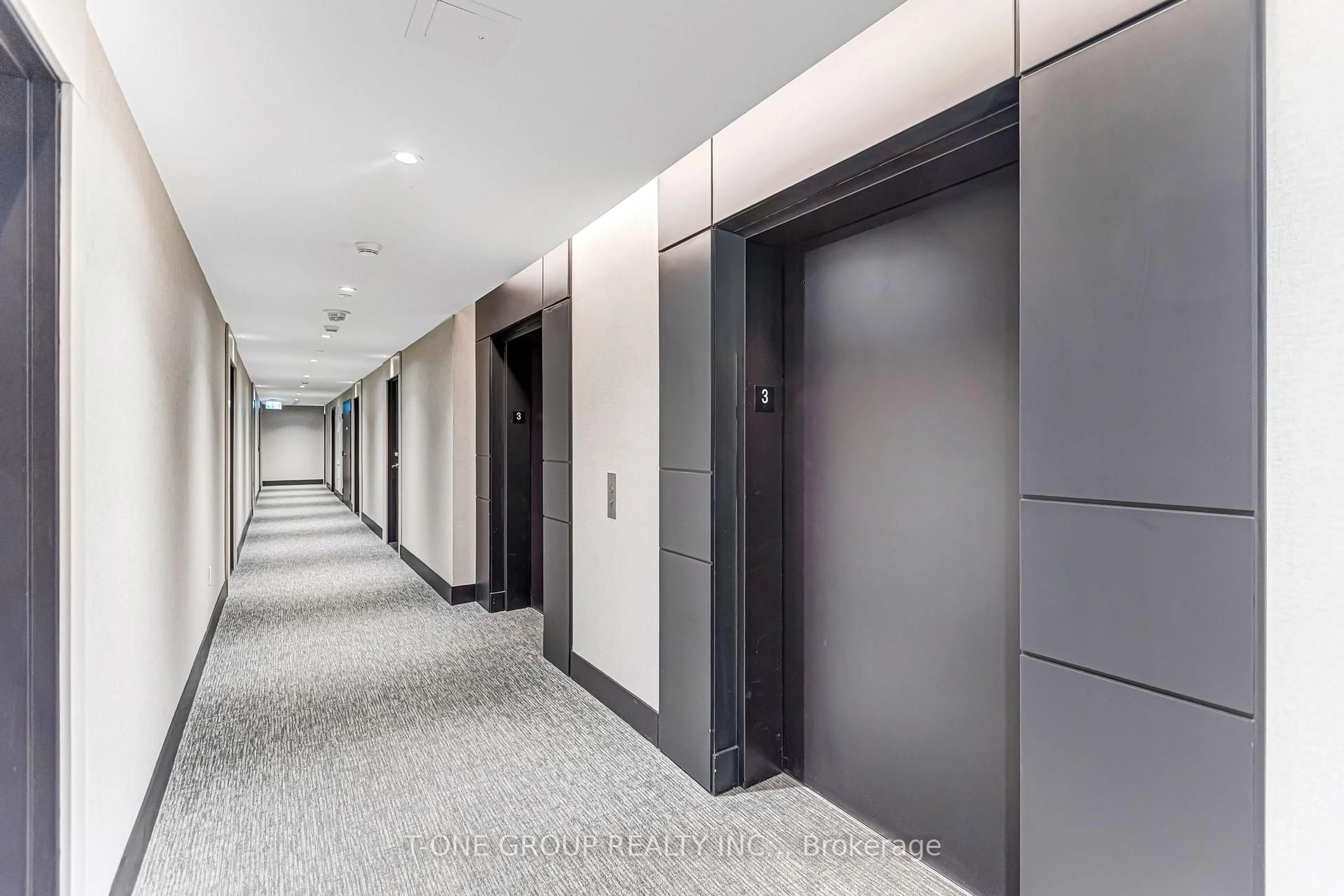 Indoor foyer for 250 Lawrence Ave #309, Toronto Ontario M5M 1B1
