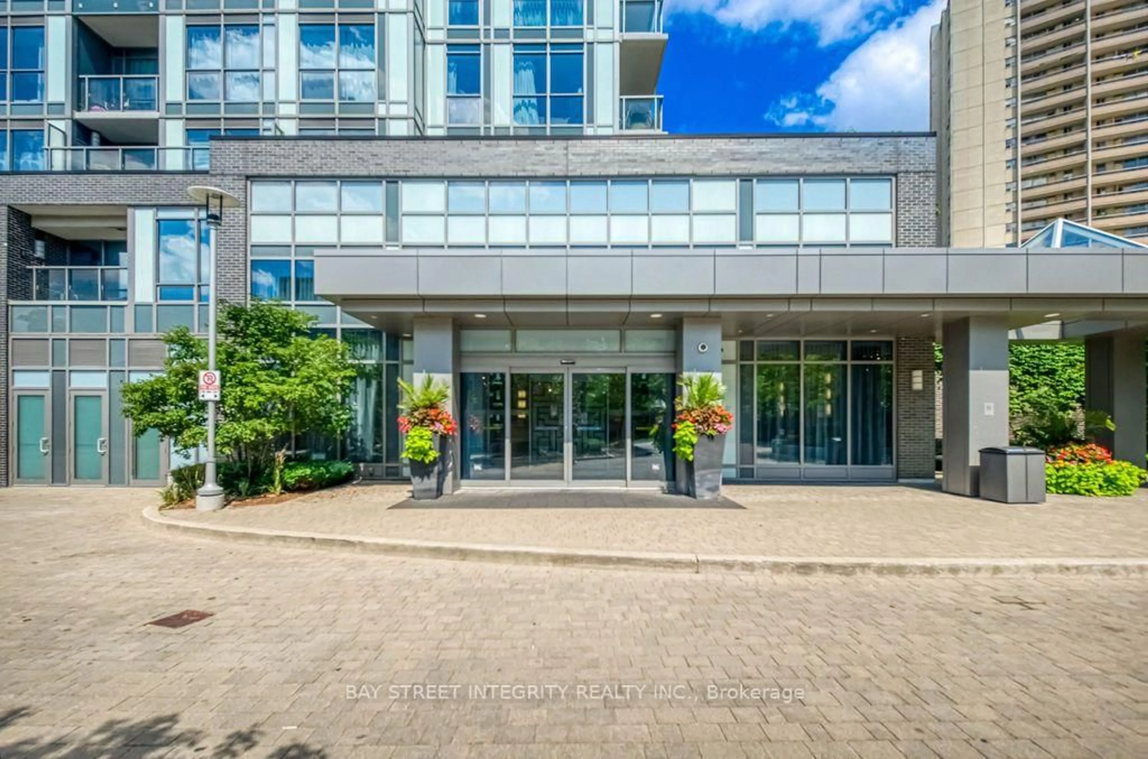 Indoor foyer for 18 Graydon Hall Dr #909, Toronto Ontario M3A 2Z9