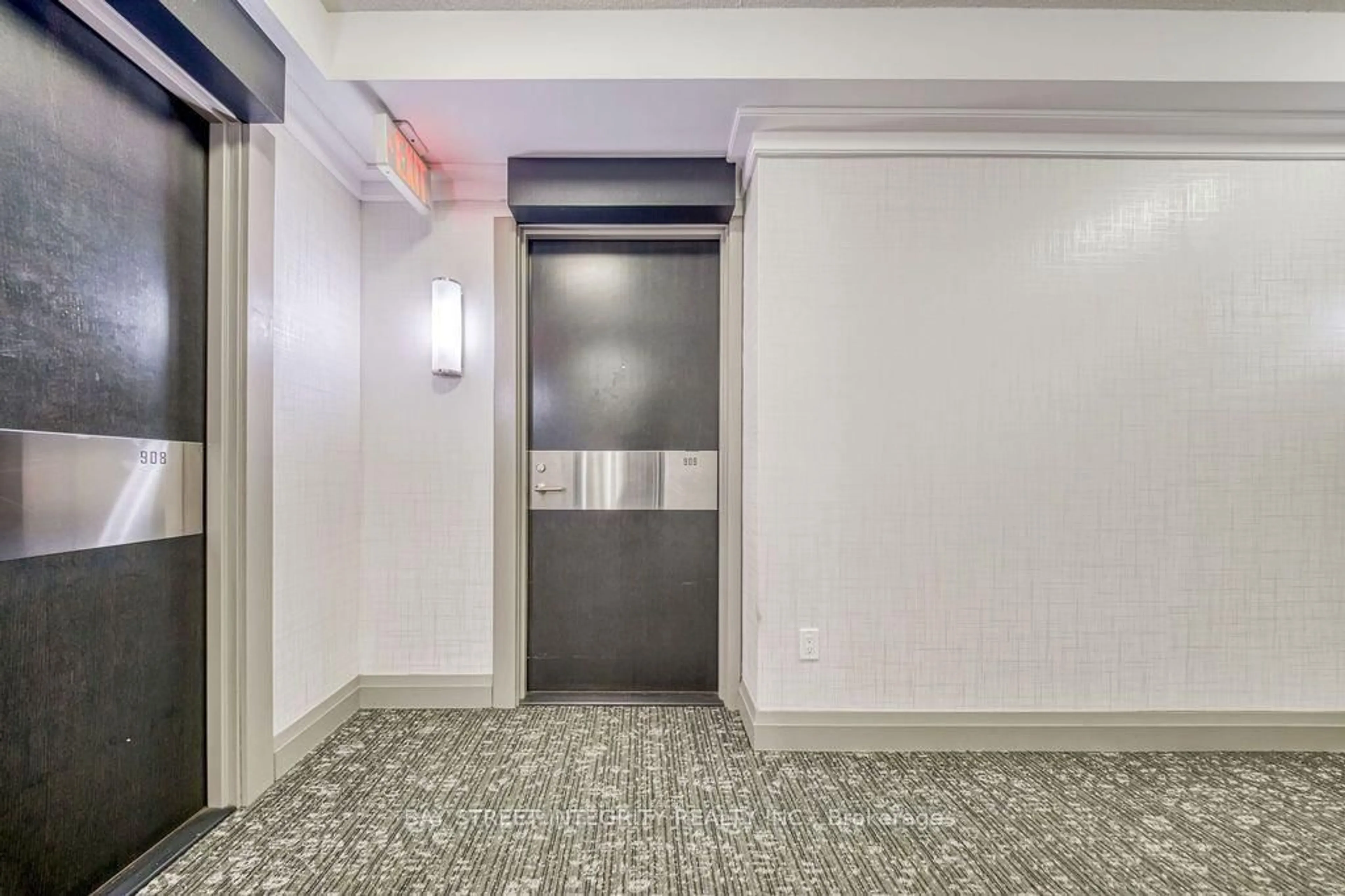 Indoor foyer for 18 Graydon Hall Dr #909, Toronto Ontario M3A 2Z9