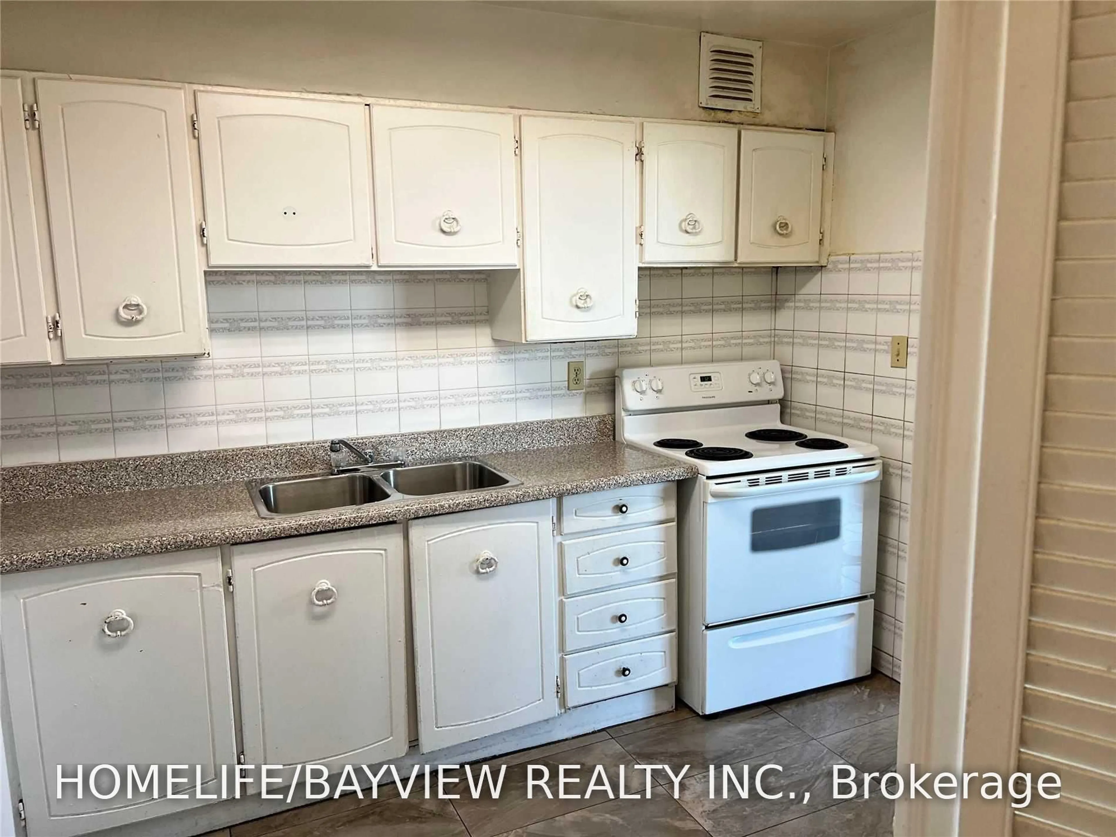 Standard kitchen, ceramic/tile floor for 20 Edgecliff Gfwy #1117, Toronto Ontario M3C 3A4