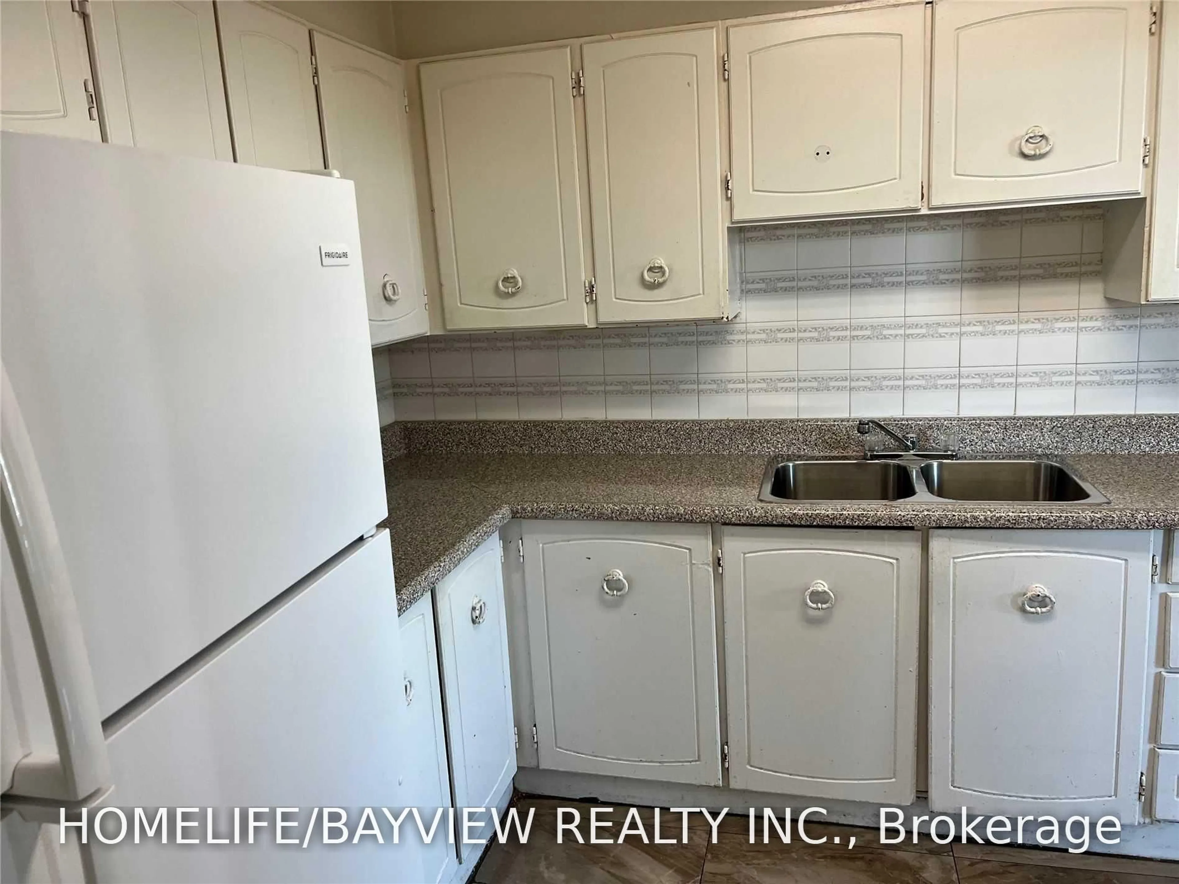 Standard kitchen, unknown for 20 Edgecliff Gfwy #1117, Toronto Ontario M3C 3A4