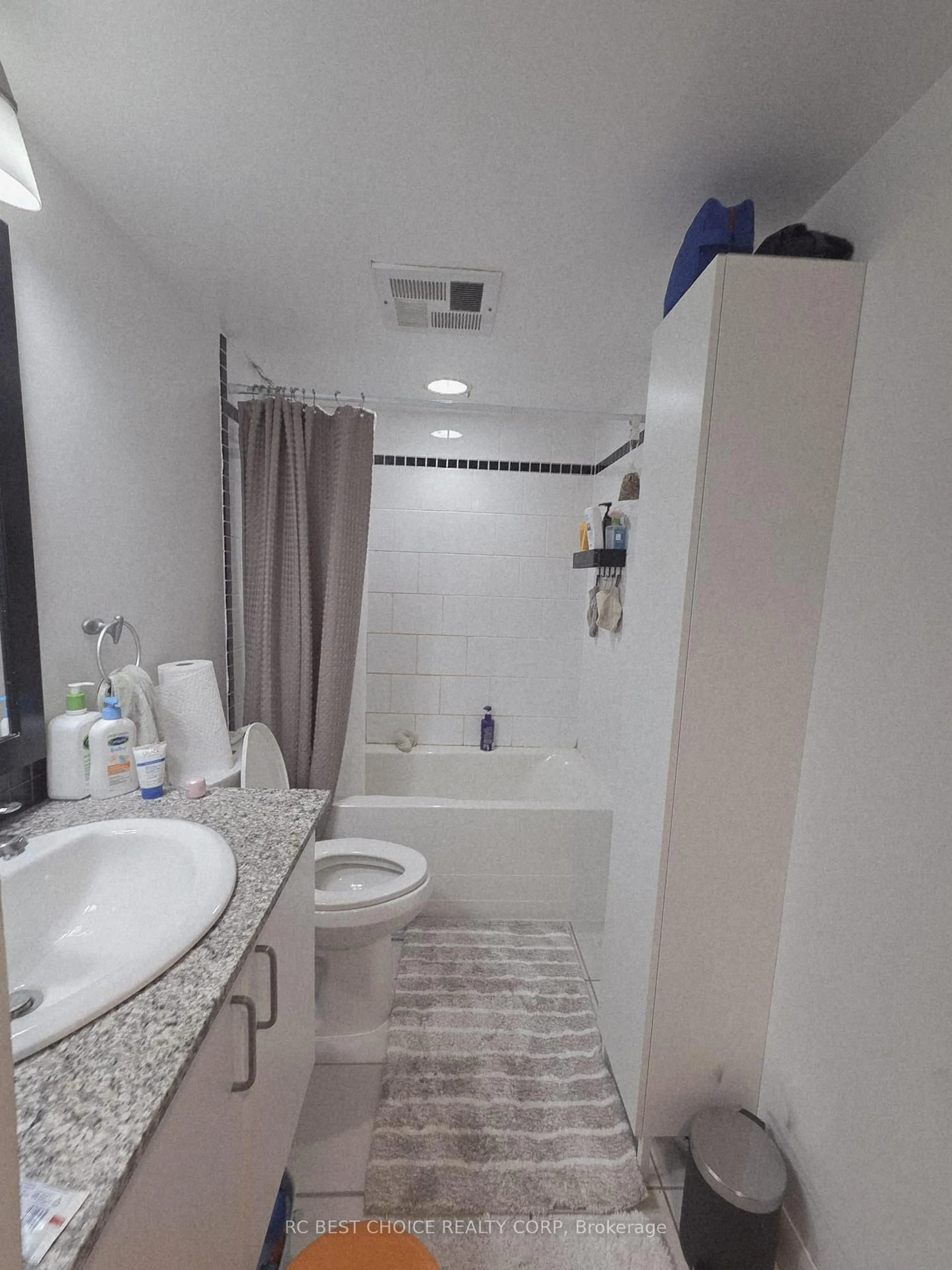Standard bathroom, ceramic/tile floor for 33 Sheppard Ave #611, Toronto Ontario M2N 7K1