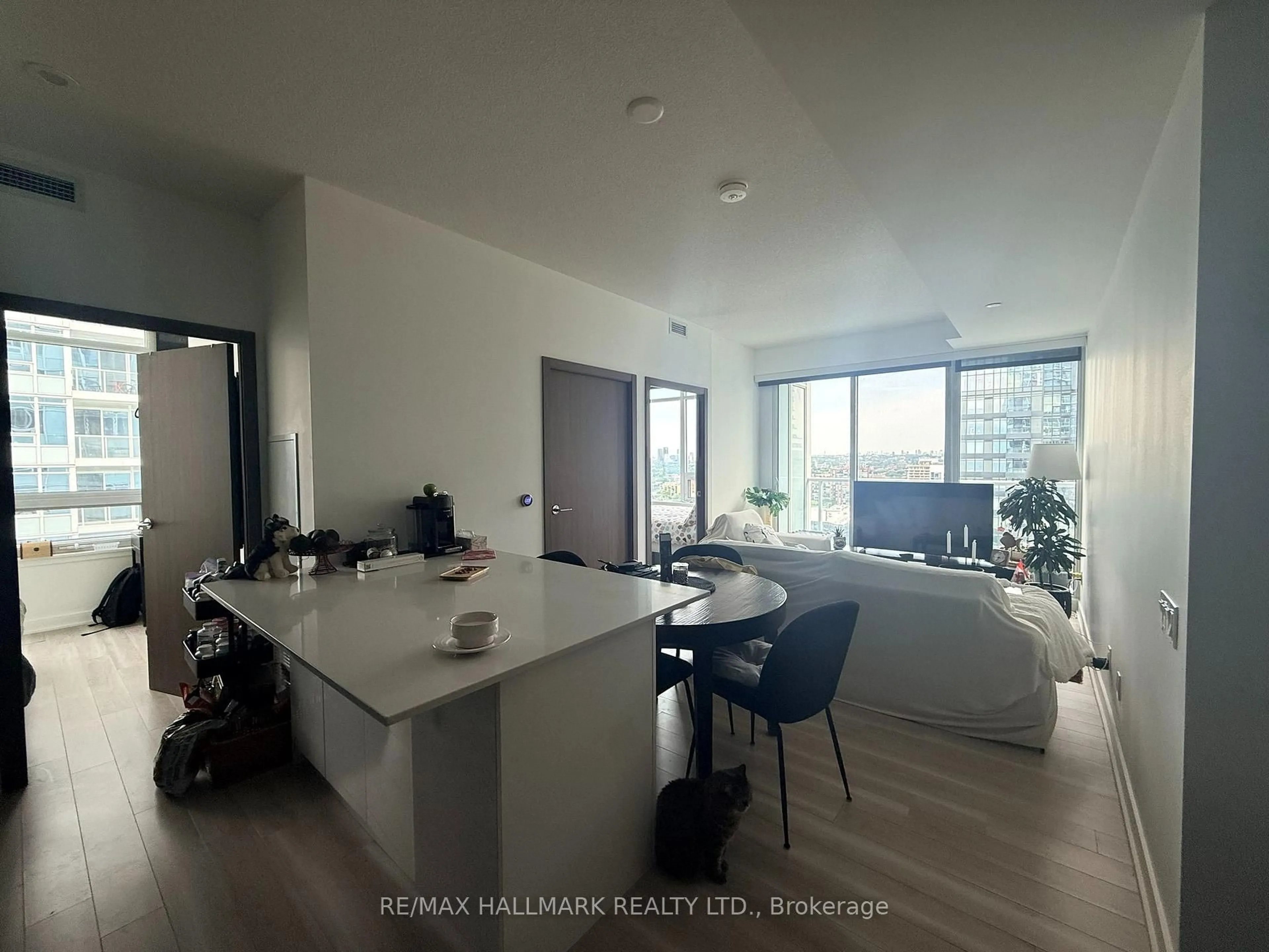 A pic of a room for 17 Bathurst St #3206, Toronto Ontario M5V 0N1