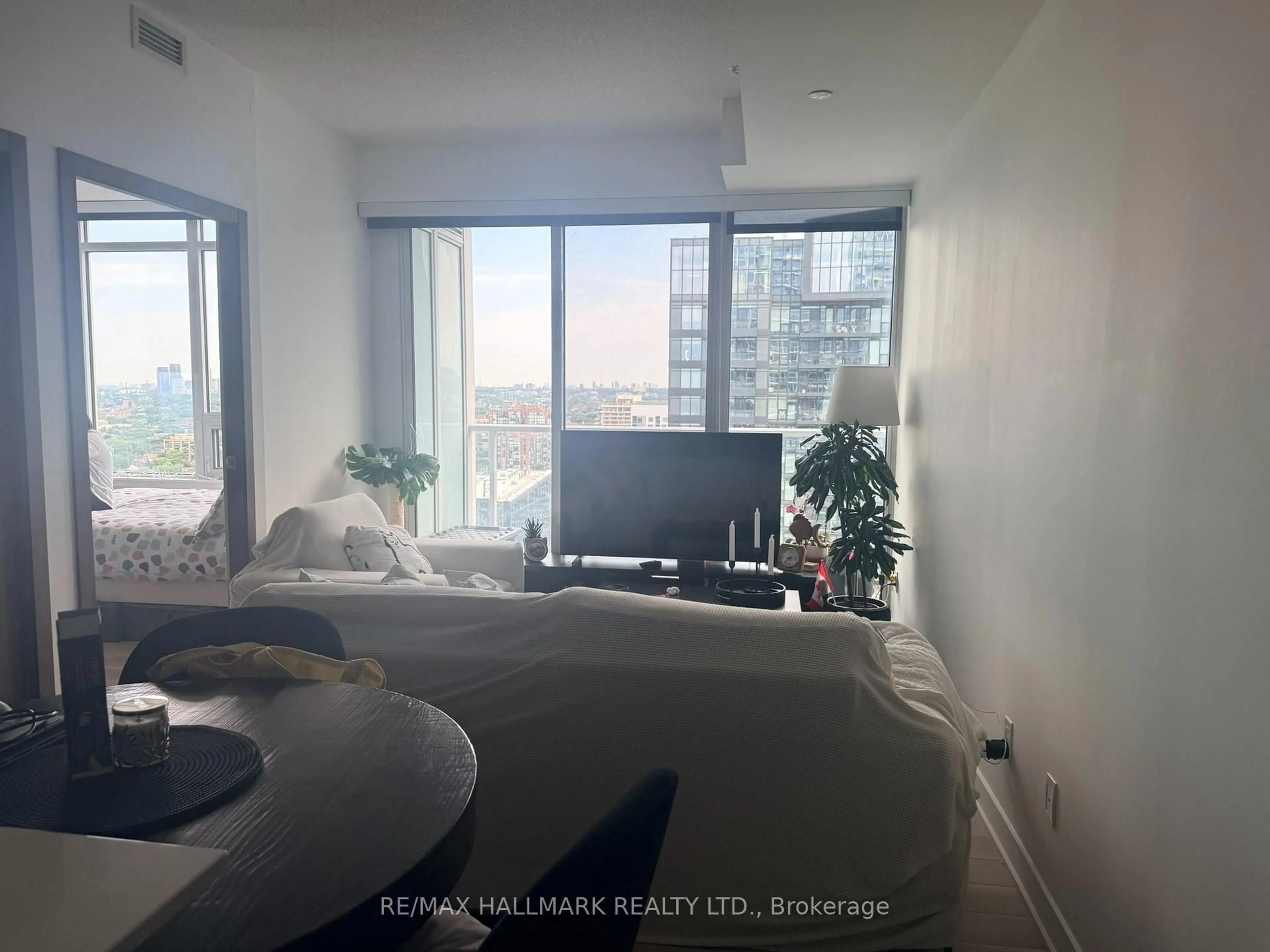 A pic of a room for 17 Bathurst St #3206, Toronto Ontario M5V 0N1