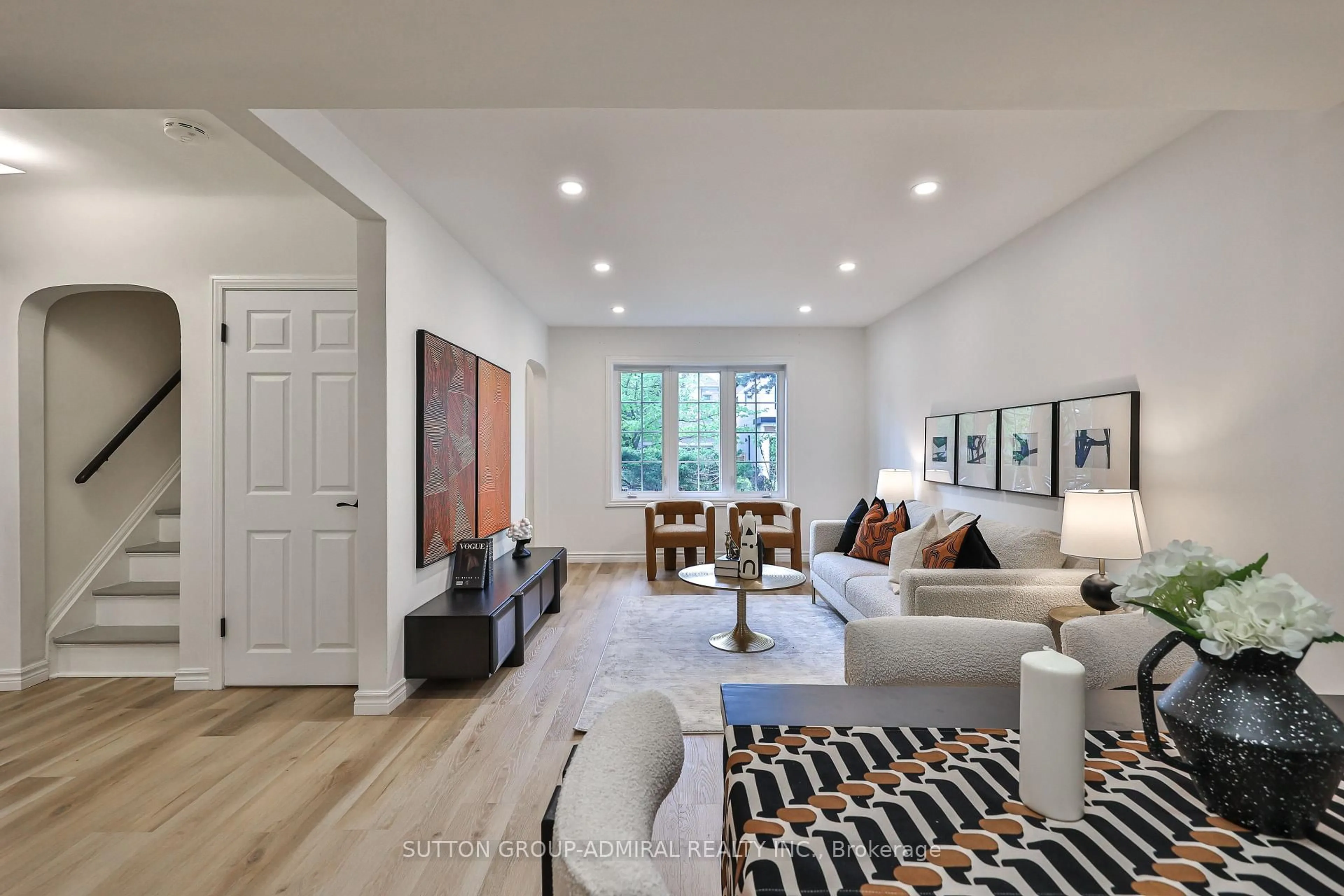 Living room with furniture, unknown for 81 Yorkview Dr, Toronto Ontario M2R 1J9