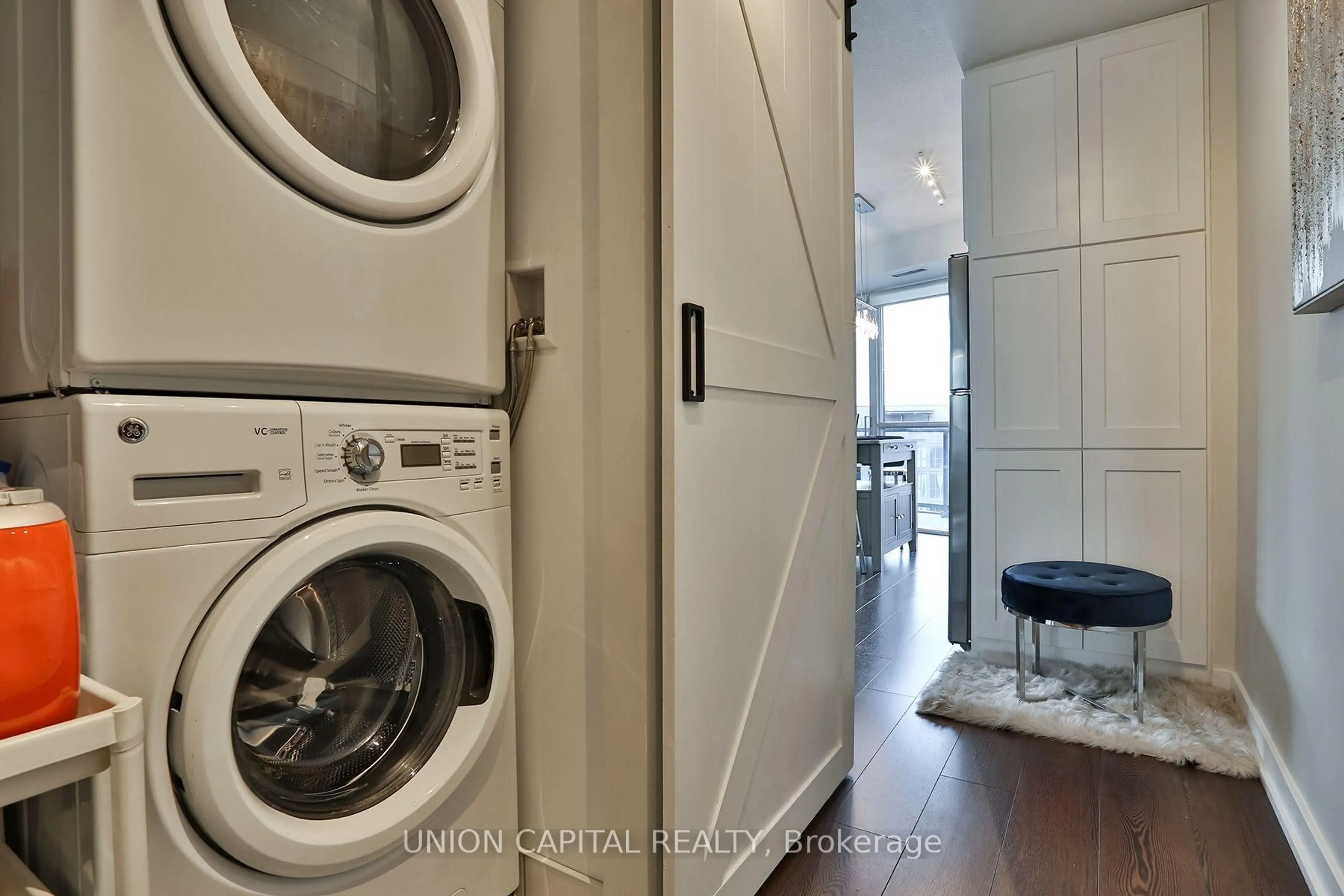 Laundry room for 20 Bruyeres Mews #1103, Toronto Ontario M5V 0G8