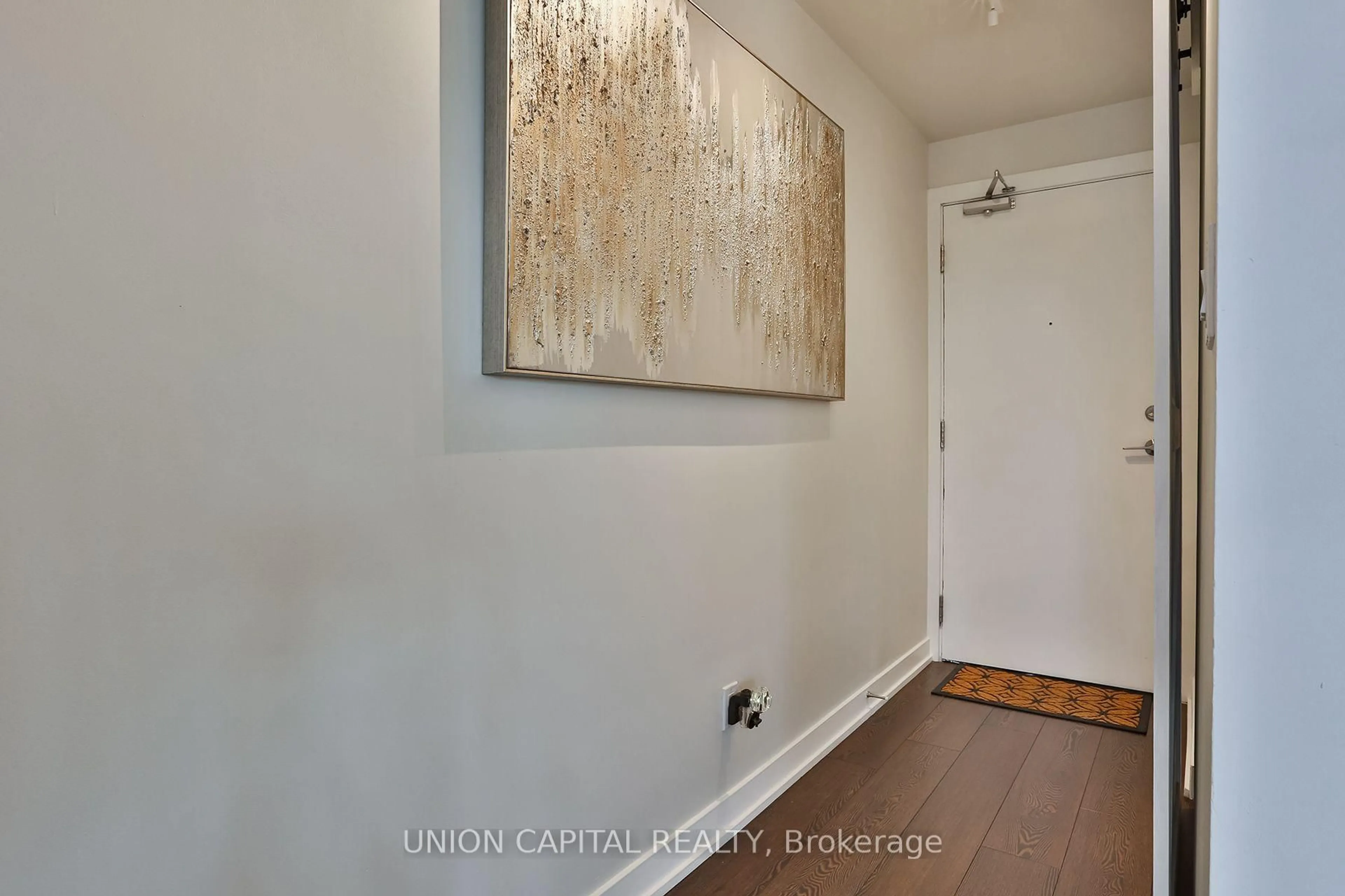 Indoor entryway for 20 Bruyeres Mews #1103, Toronto Ontario M5V 0G8