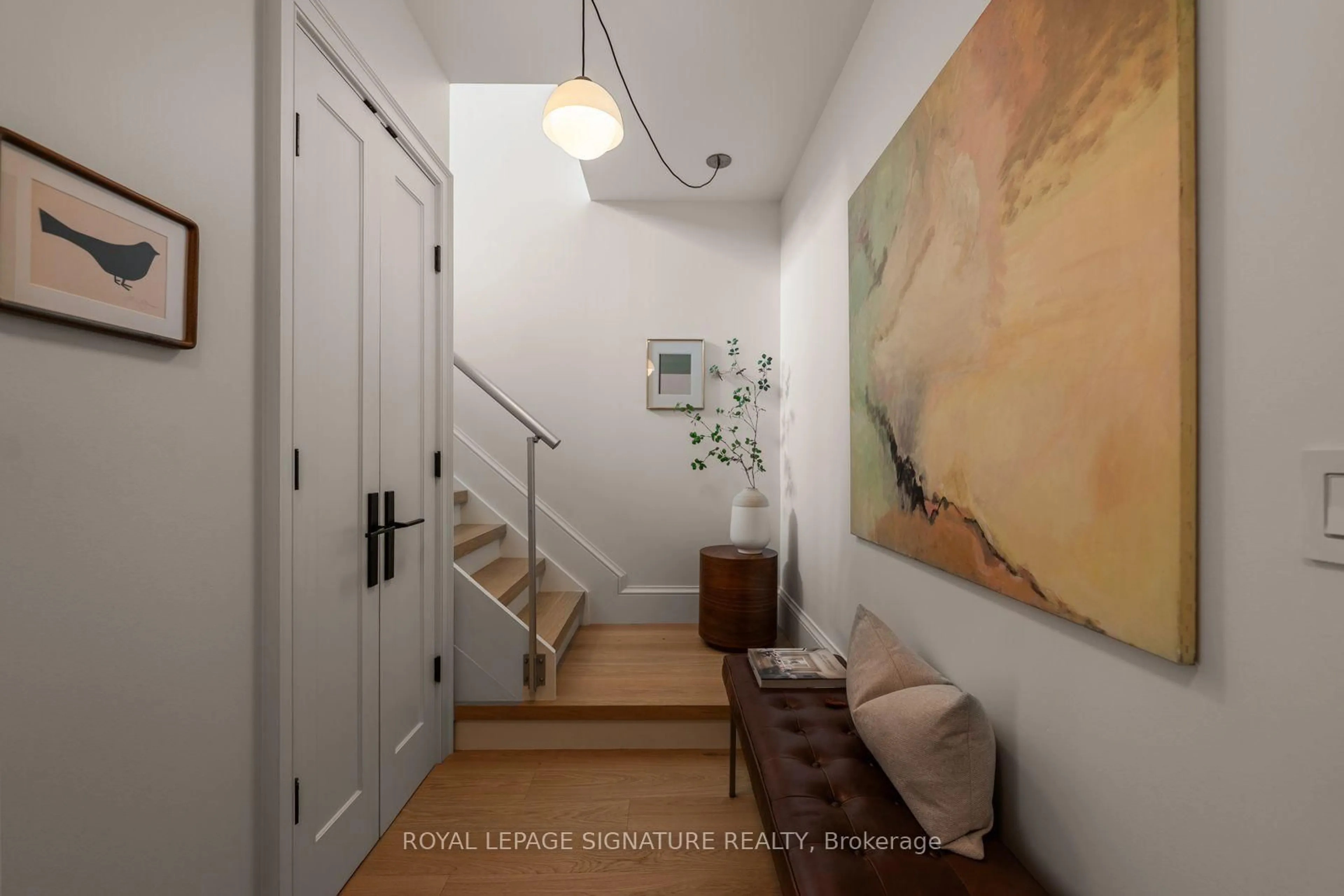 Indoor entryway for 333 Adelaide St #1411, Toronto Ontario M5A 4T4