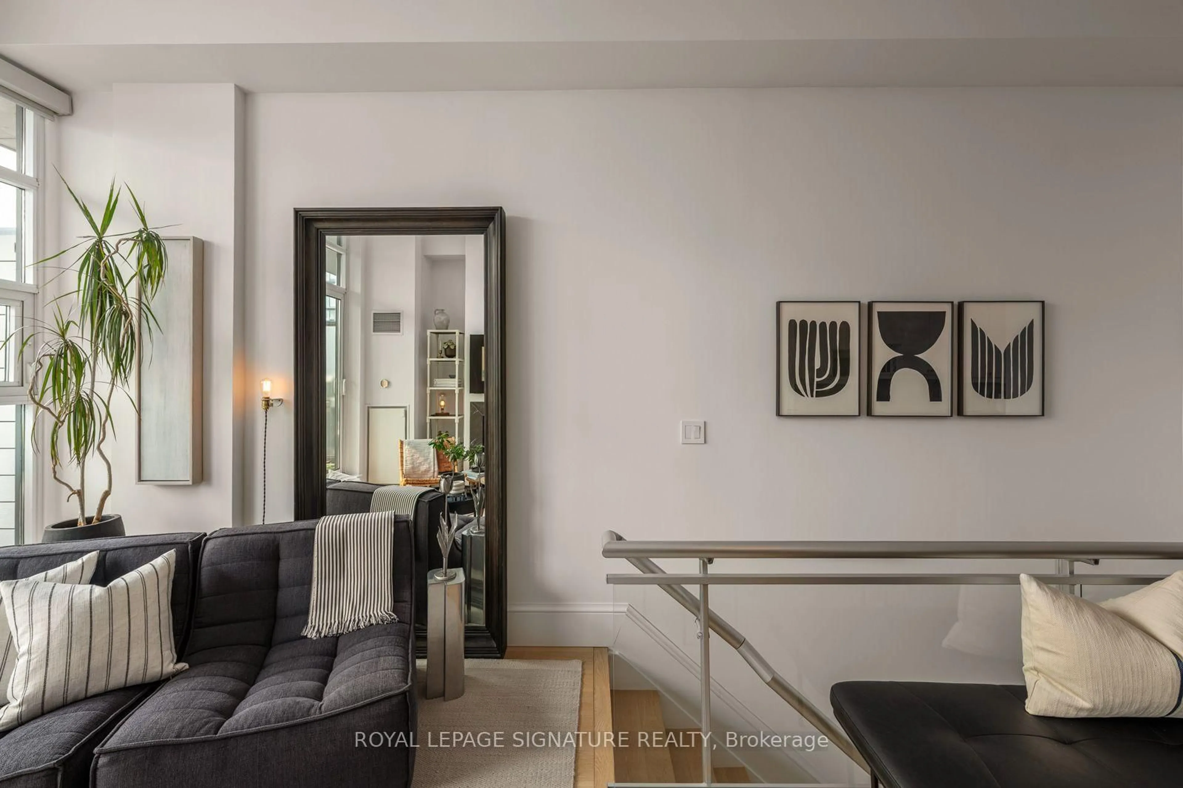 Living room with furniture, unknown for 333 Adelaide St #1411, Toronto Ontario M5A 4T4