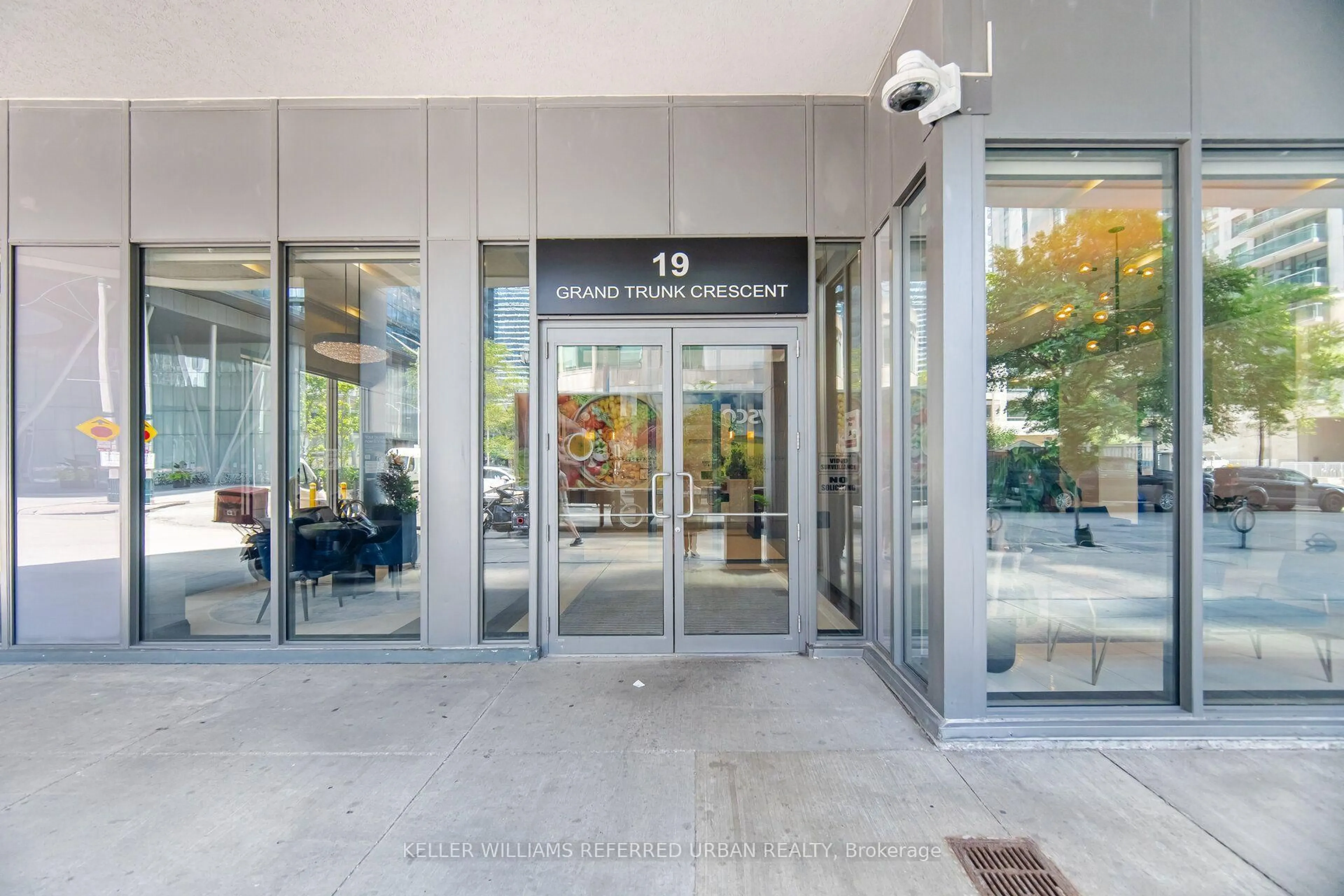 Indoor foyer for 19 Grand Trunk Cres #3708, Toronto Ontario M5J 3A3