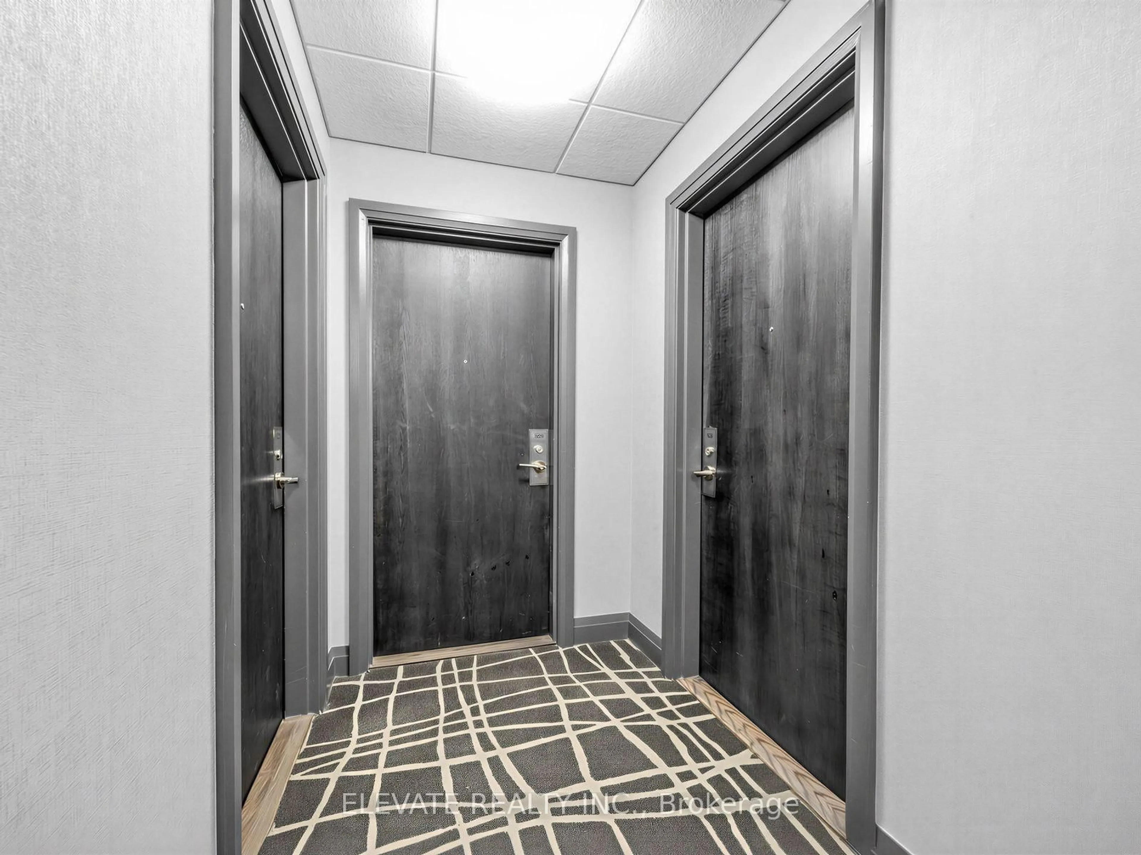 Indoor foyer for 297 College St #926, Toronto Ontario M5T 1S2