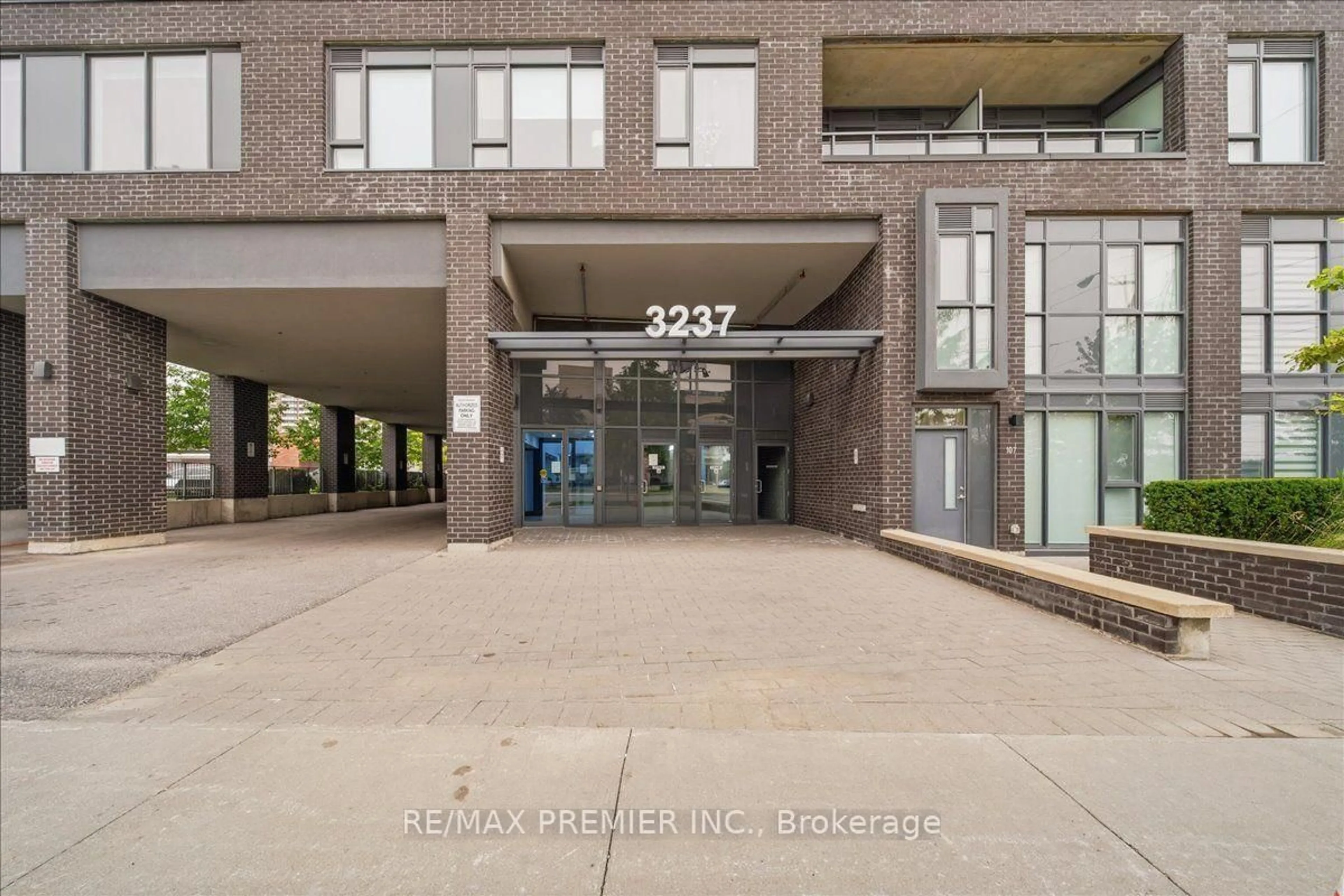 Indoor foyer for 3237 Bayview Ave #1306, Toronto Ontario M2K 2J7