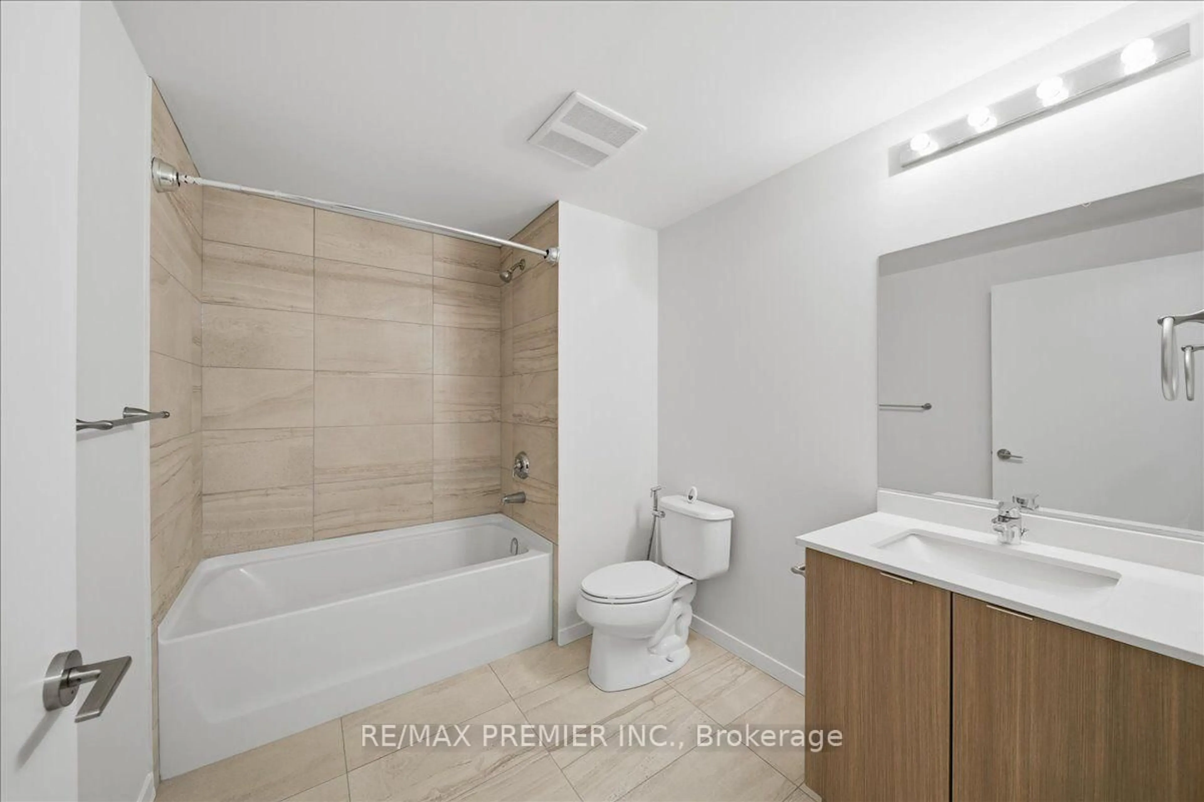 Standard bathroom, unknown for 3237 Bayview Ave #1306, Toronto Ontario M2K 2J7
