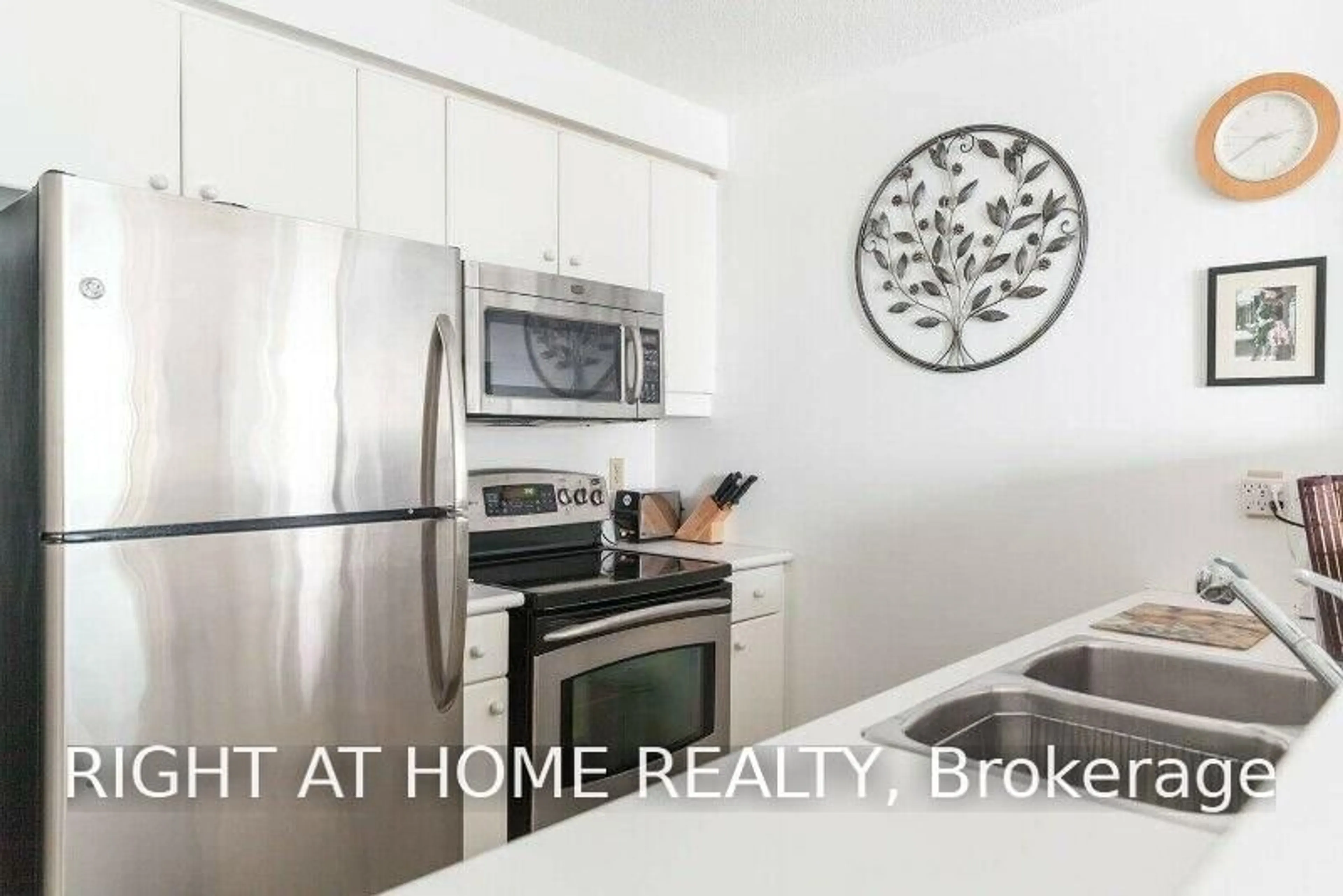 Open concept kitchen, unknown for 10 Queens Quay #1712, Toronto Ontario M5J 2R9