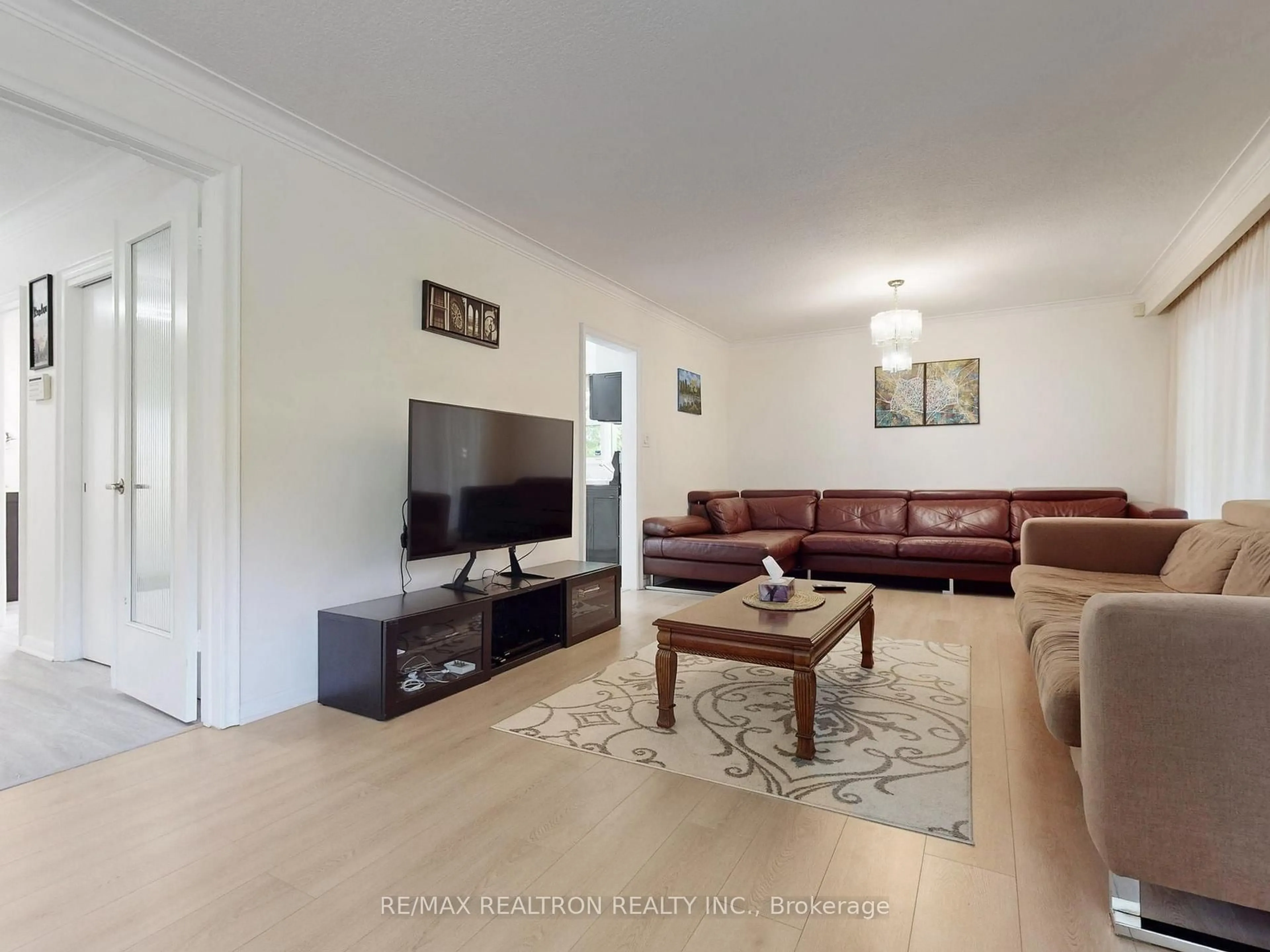 Living room with furniture, unknown for 46 Palomino Cres, Toronto Ontario M2K 1W3