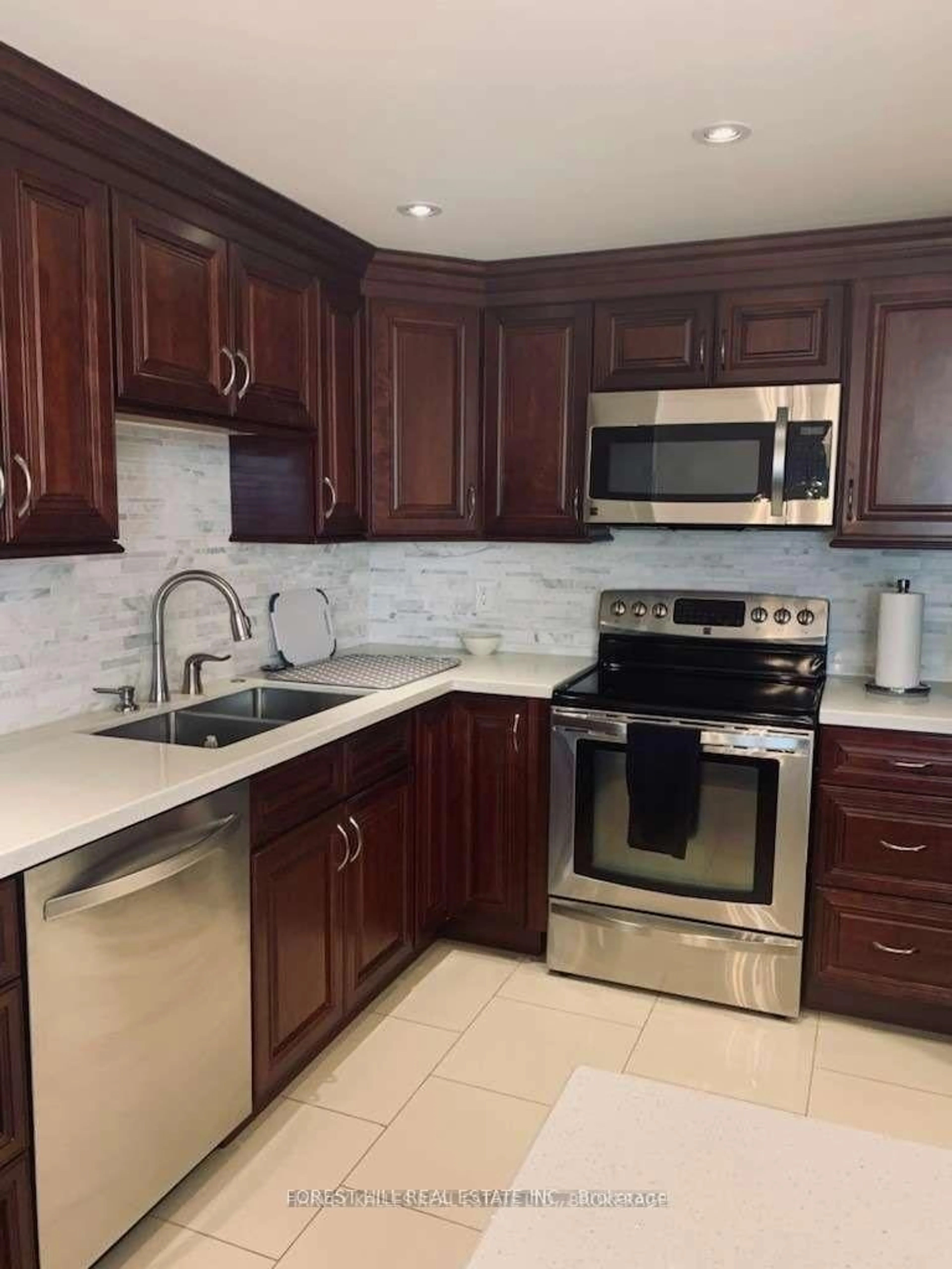 Standard kitchen, ceramic/tile floor for 500 Glencairn Ave #303, Toronto Ontario M6B 1Z1