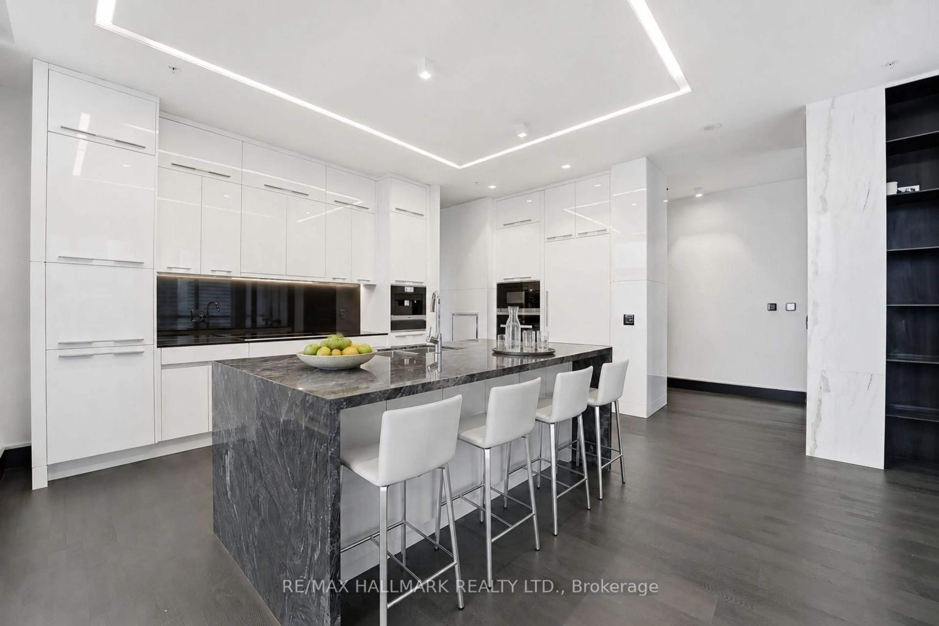 Contemporary kitchen, unknown for 199 Richmond St #PH101, Toronto Ontario M5V 0H4